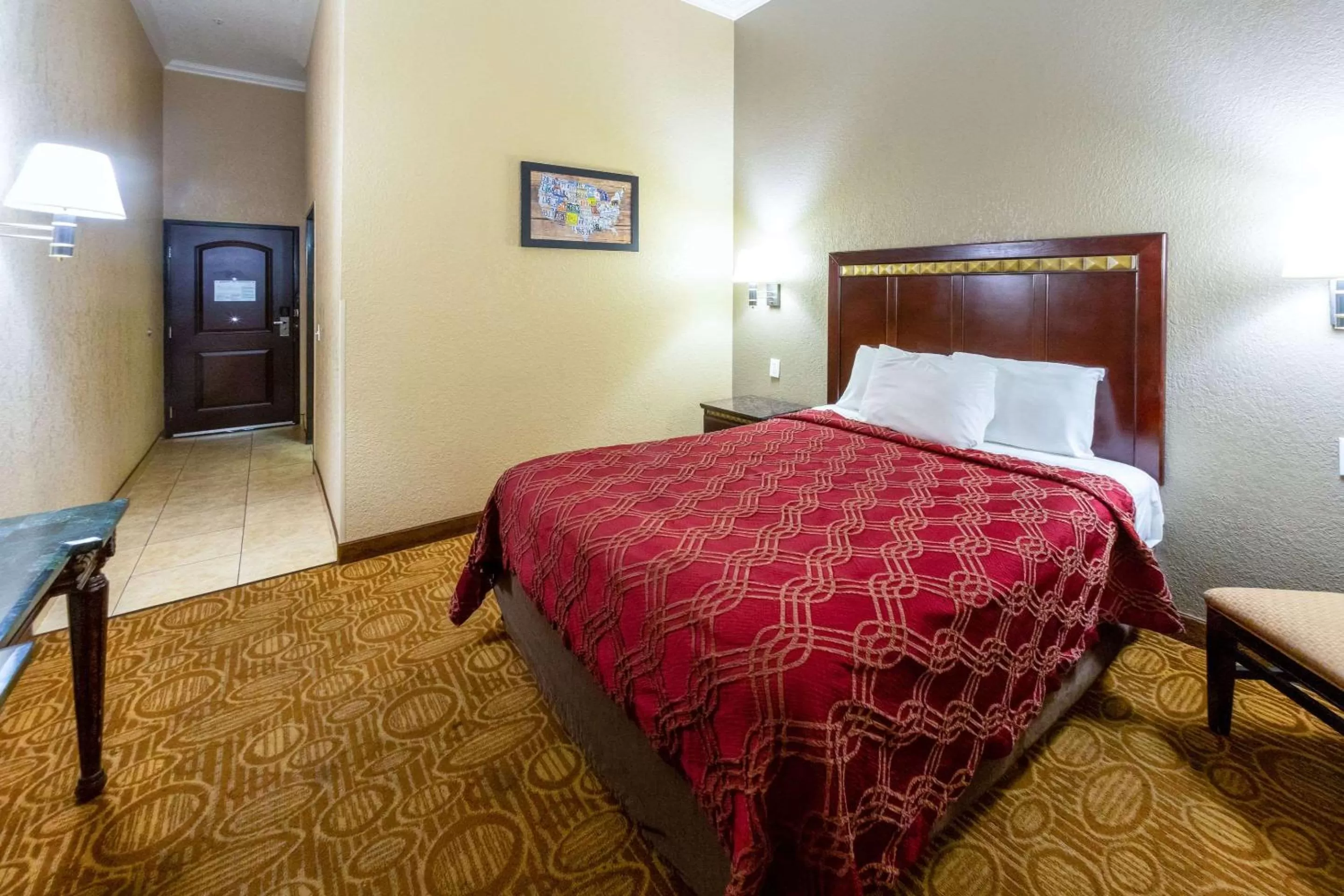 Photo of the whole room, Bed in Econo Lodge Inn & Suites Fallbrook Downtown