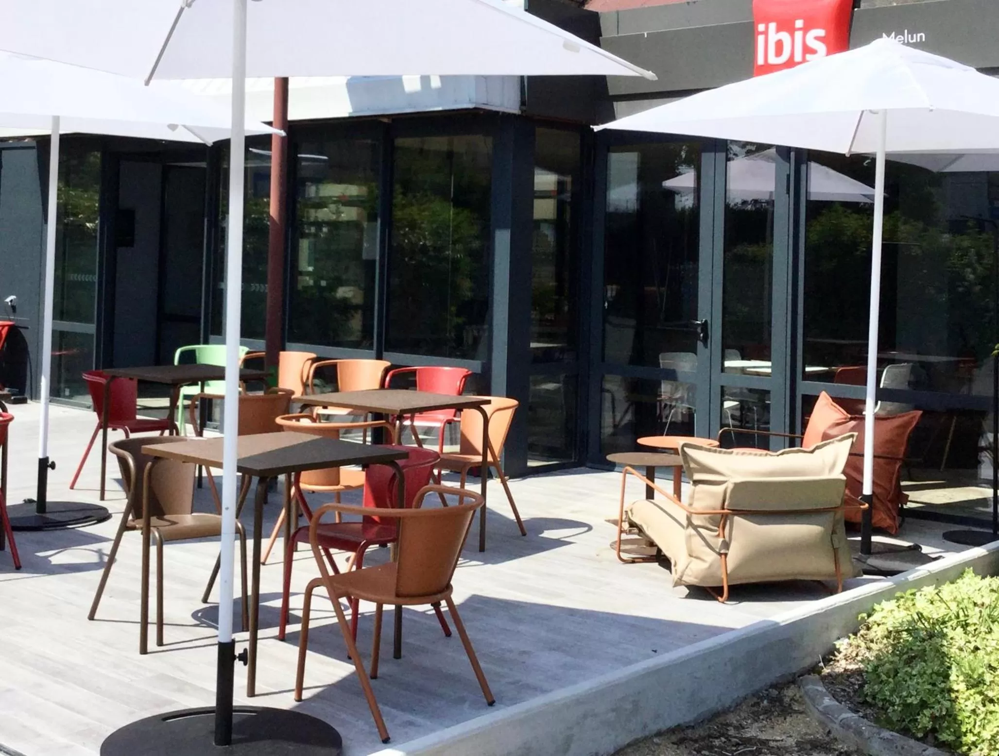 Patio in ibis Melun