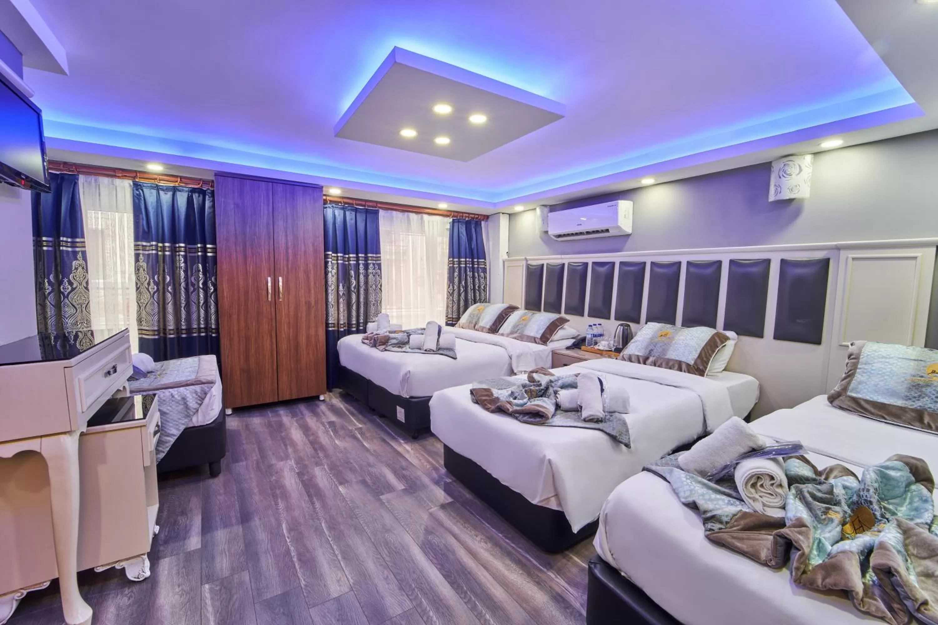 Photo of the whole room in Istanbul Sirkeci Hotel