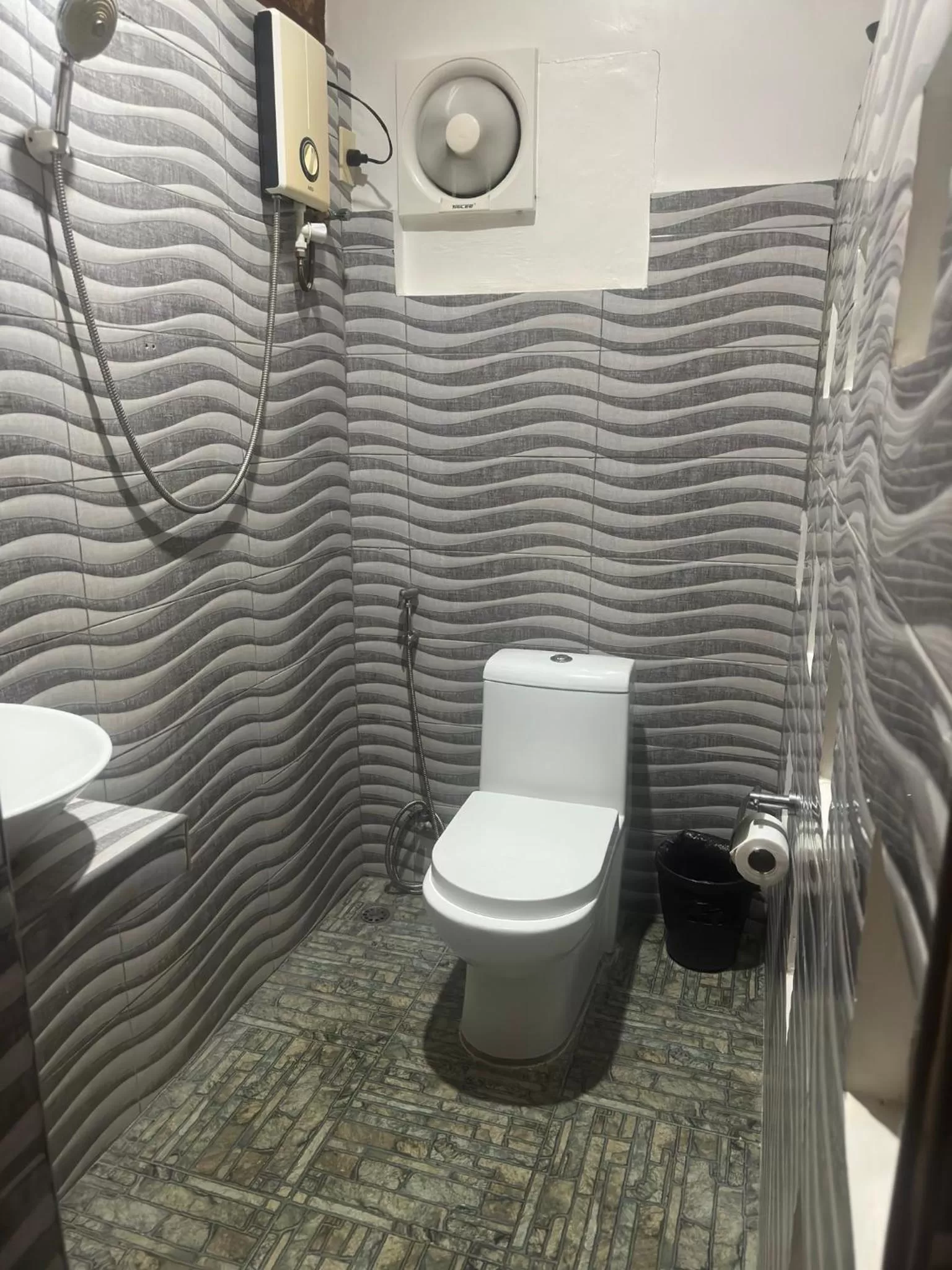 Toilet in Lala Panzi Bed and Breakfast