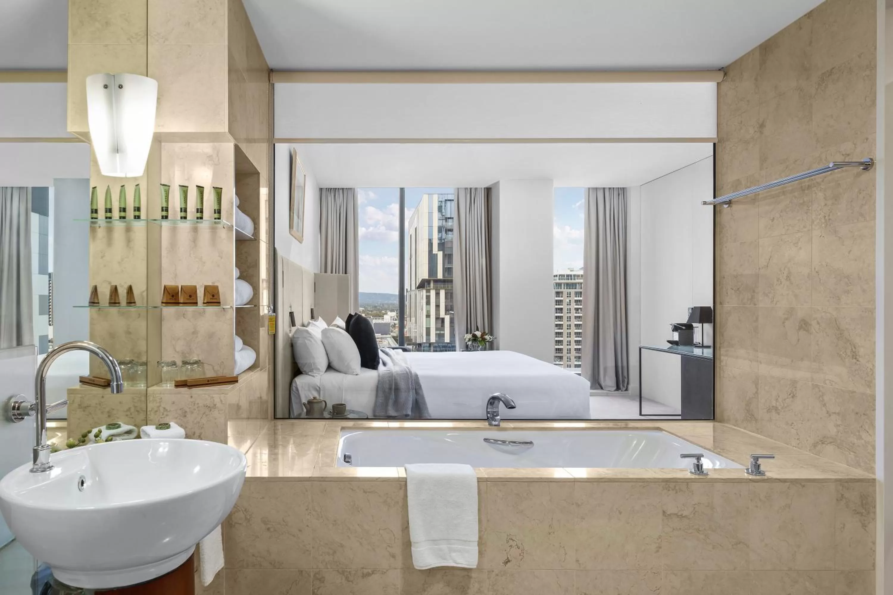 Bathroom, Bed in Peppers Waymouth Hotel