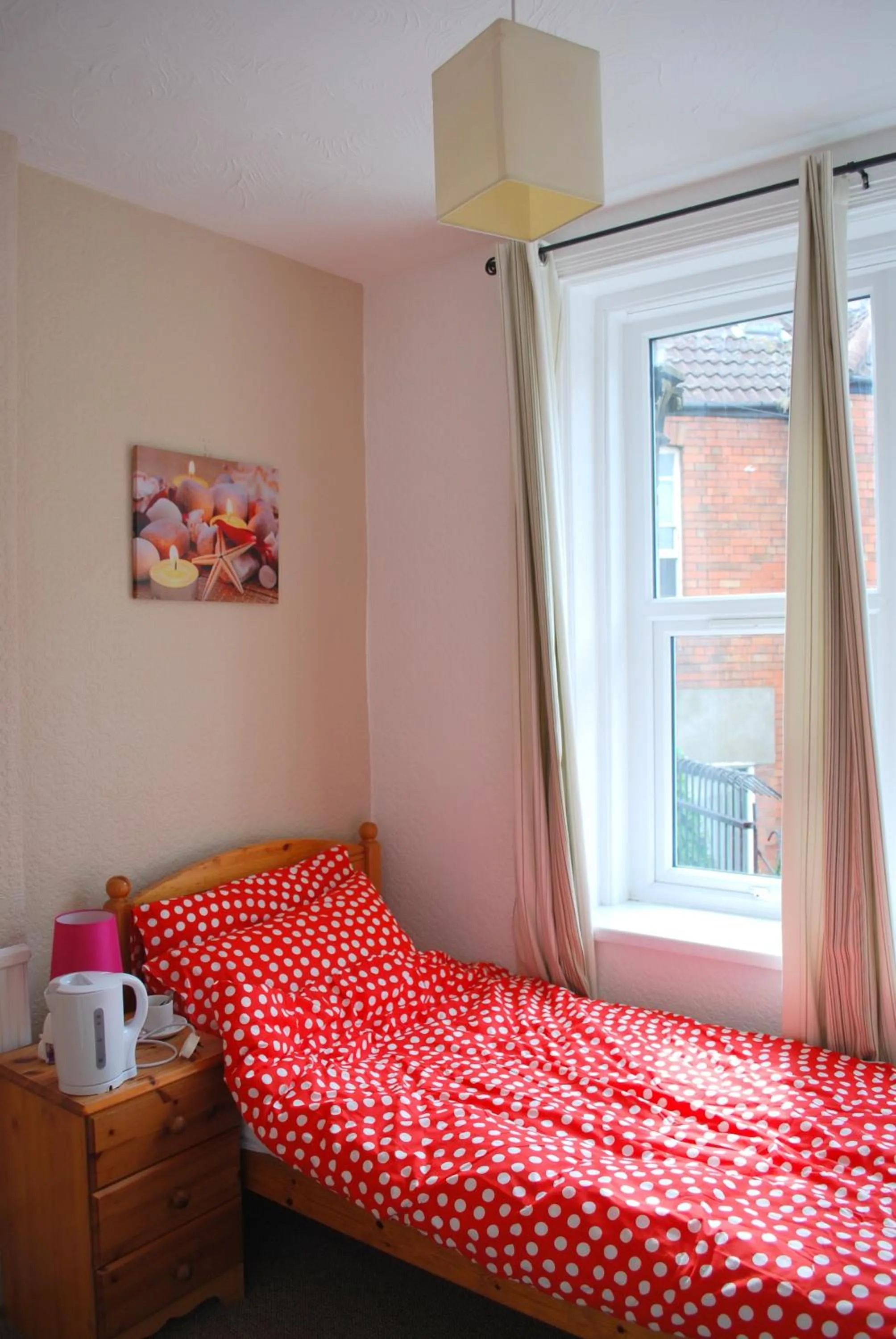 Photo of the whole room, Bed in Clift Guest House