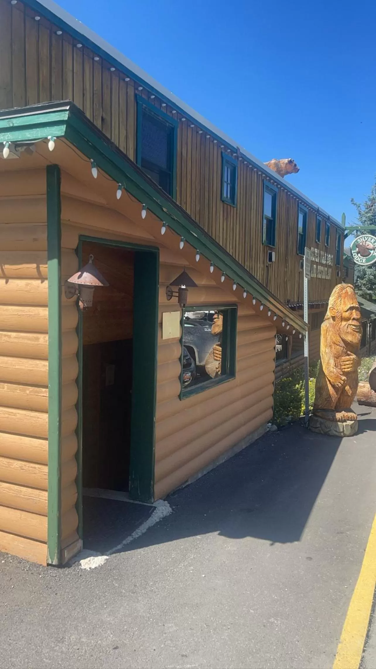 Silver Fork Lodge & Restaurant