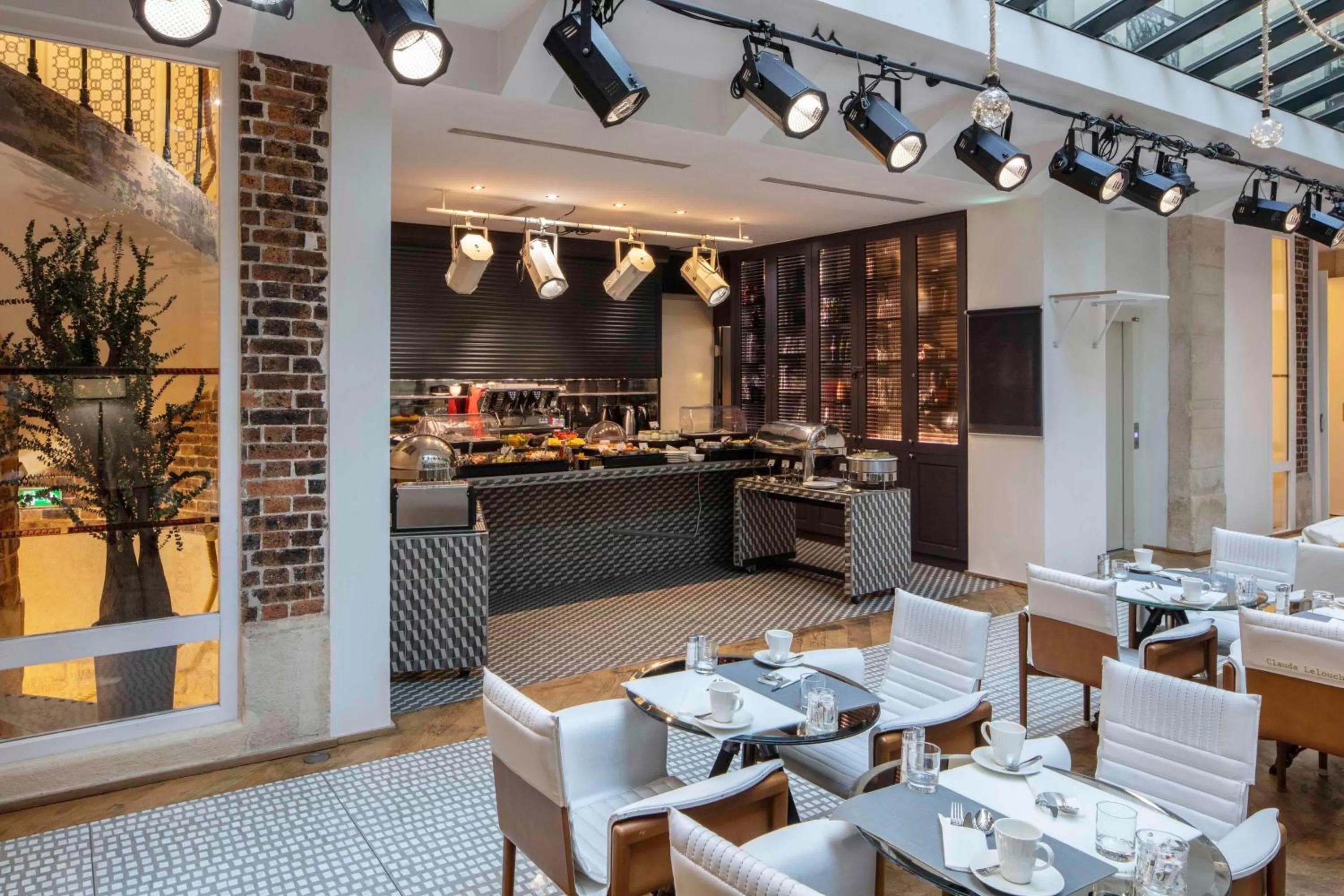 Restaurant/places to eat in Le 123 Sébastopol - Astotel