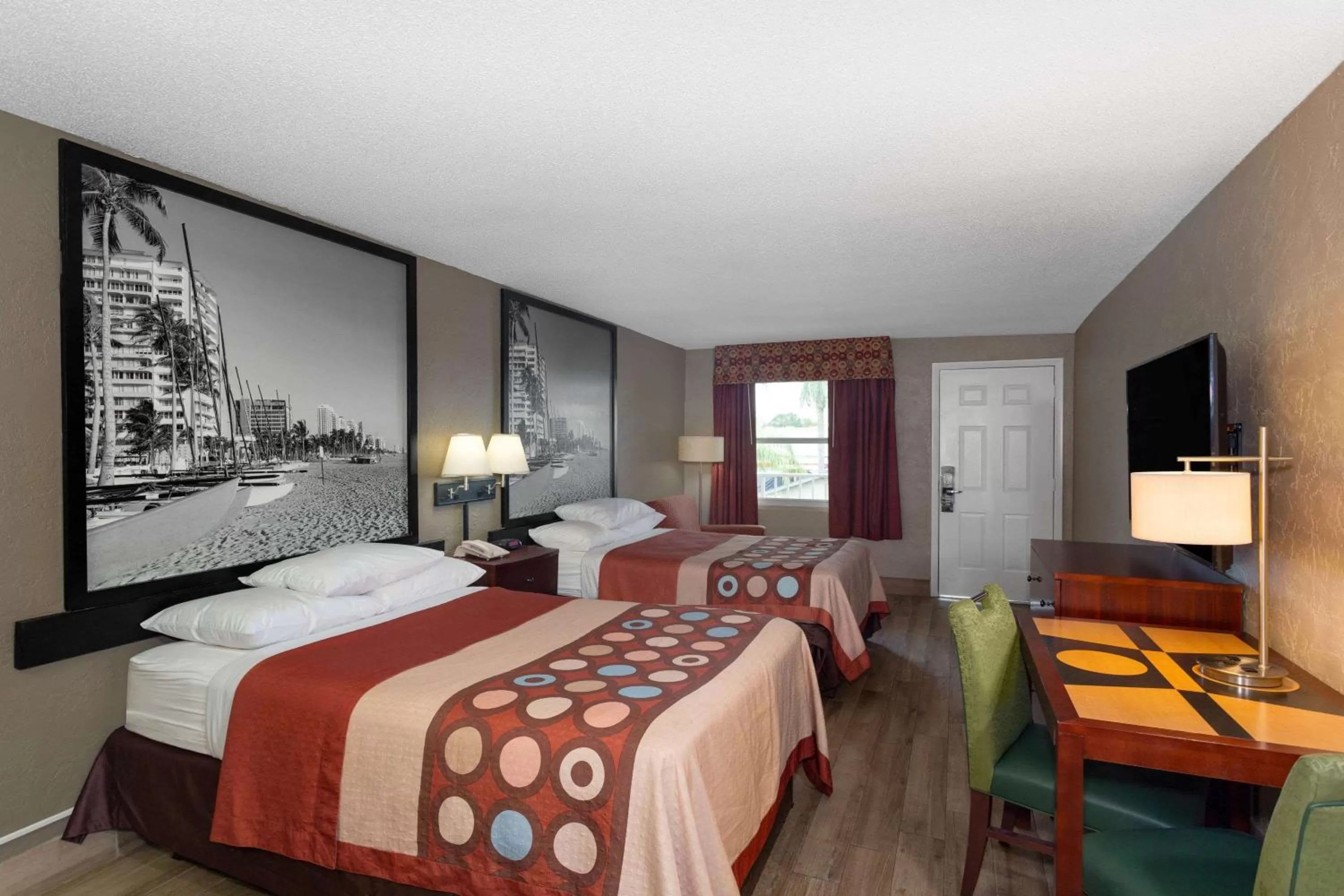 Photo of the whole room, Bed in Super 8 by Wyndham Bradenton Sarasota Area