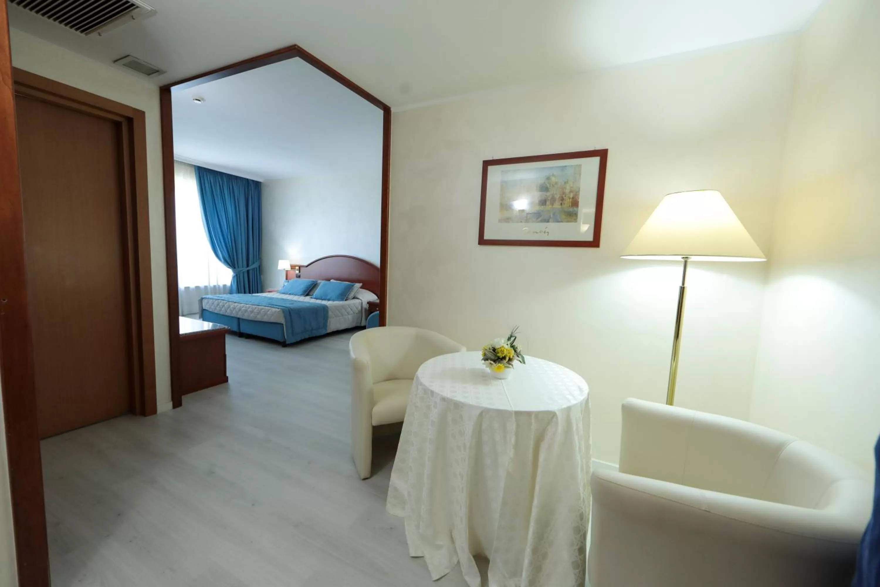 Seating area, Bed in Edra Palace Hotel & Ristorante