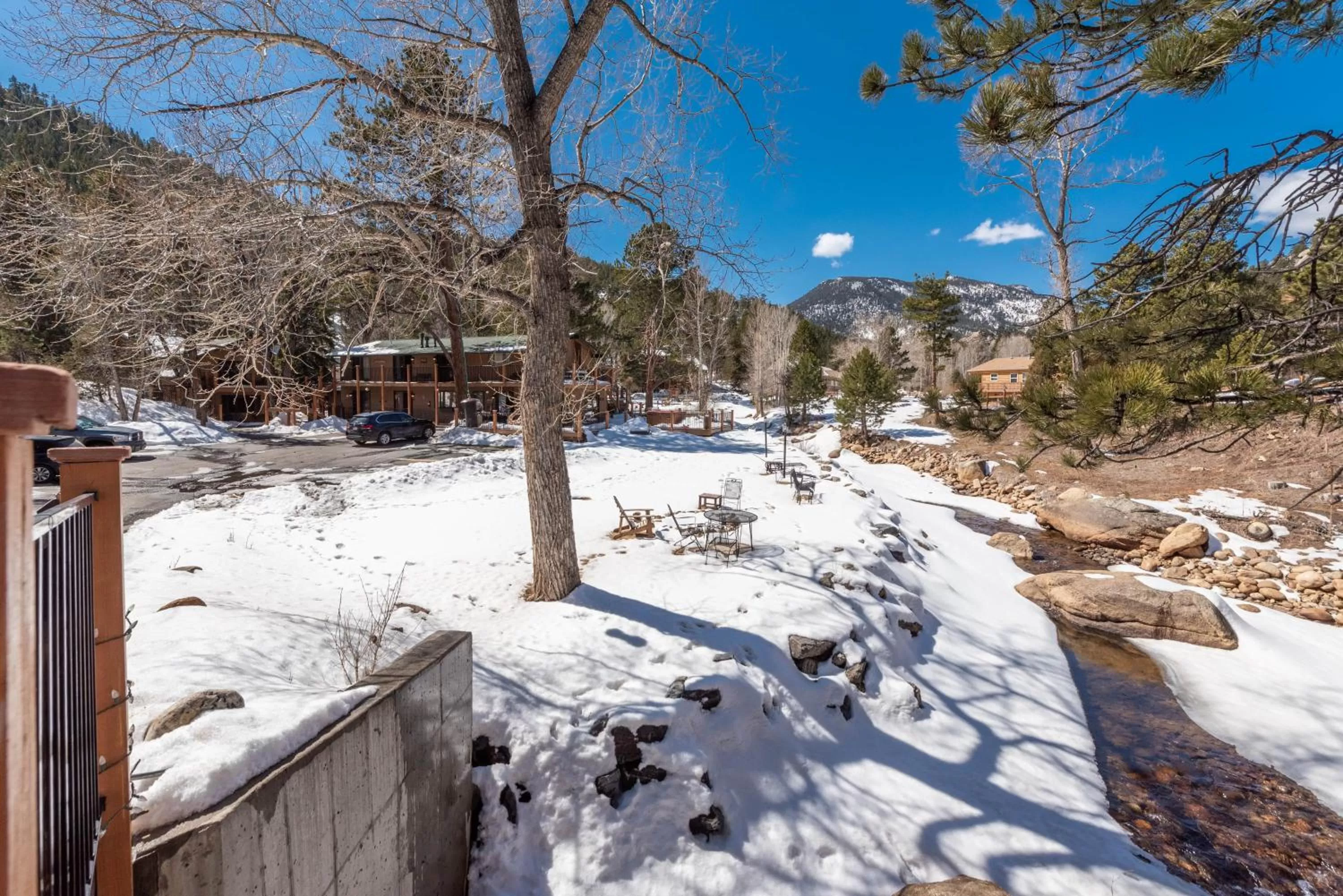 Property building in 4 Seasons Inn on Fall River