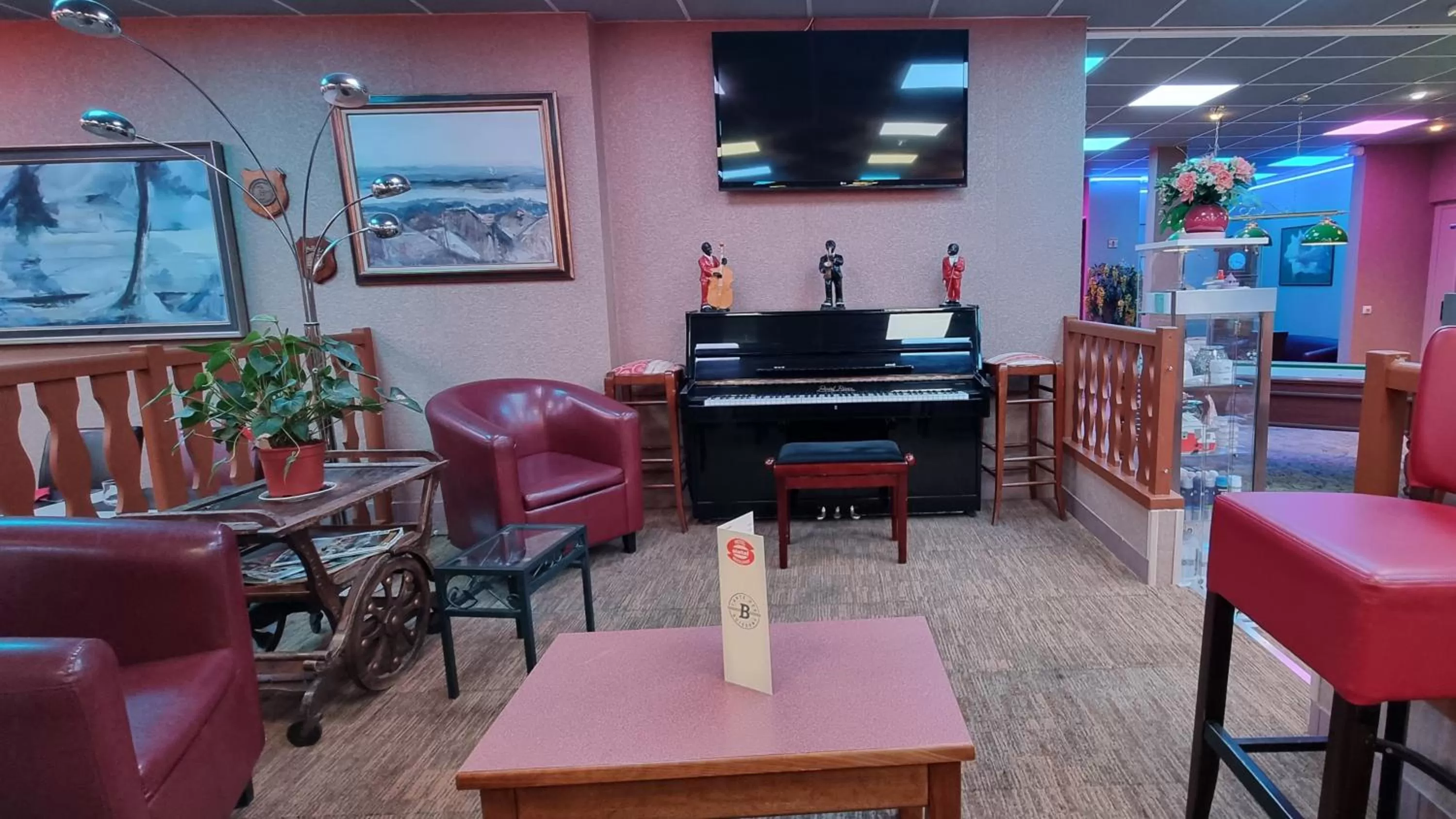 Communal lounge/ TV room in Hôtel Siatel Besançon Chateaufarine