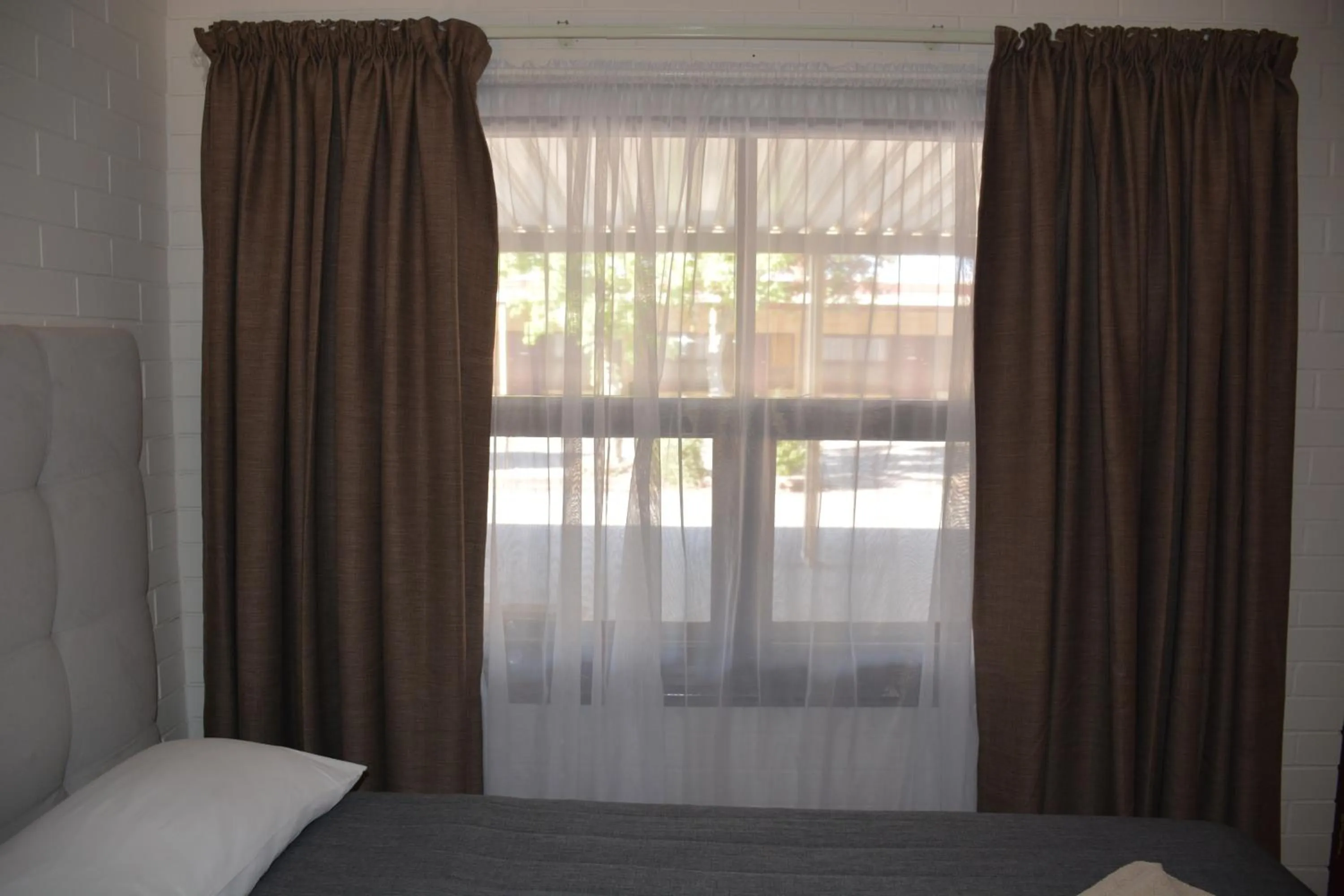 View (from property/room), Bed in Angaston Vineyards Motel