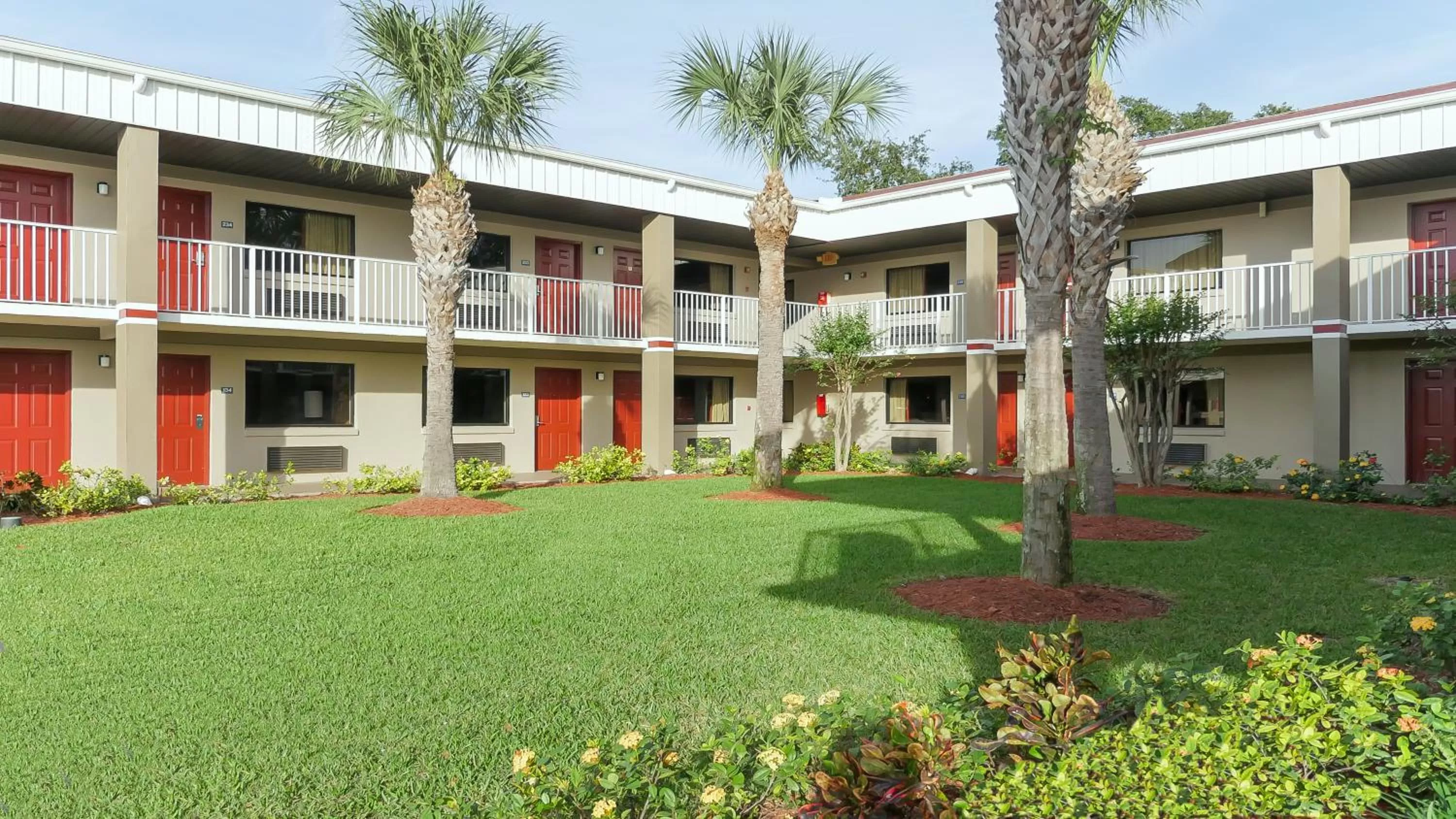 Property building in Hotel South Tampa & Suites