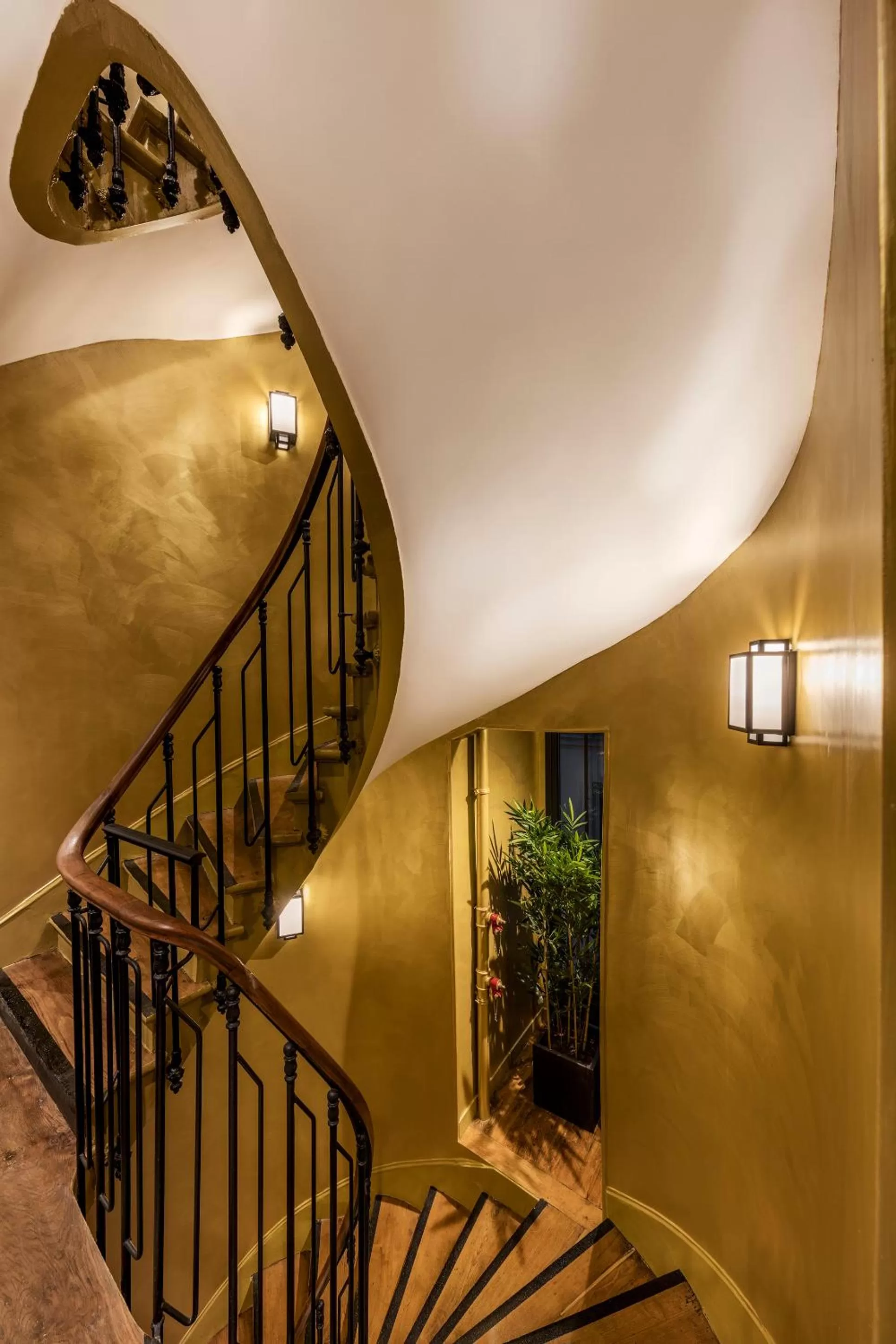 Decorative detail in Hôtel Mayflower Opera