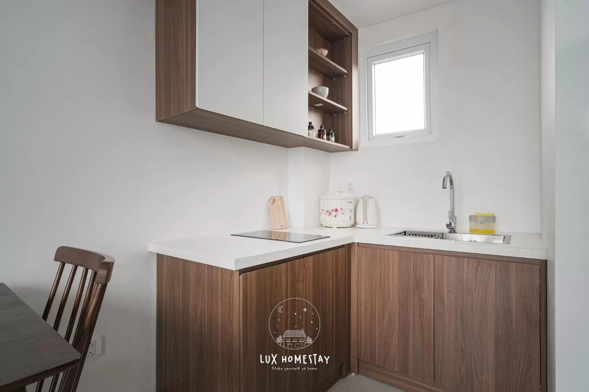 Kitchen or kitchenette in Lux Westlake Studio