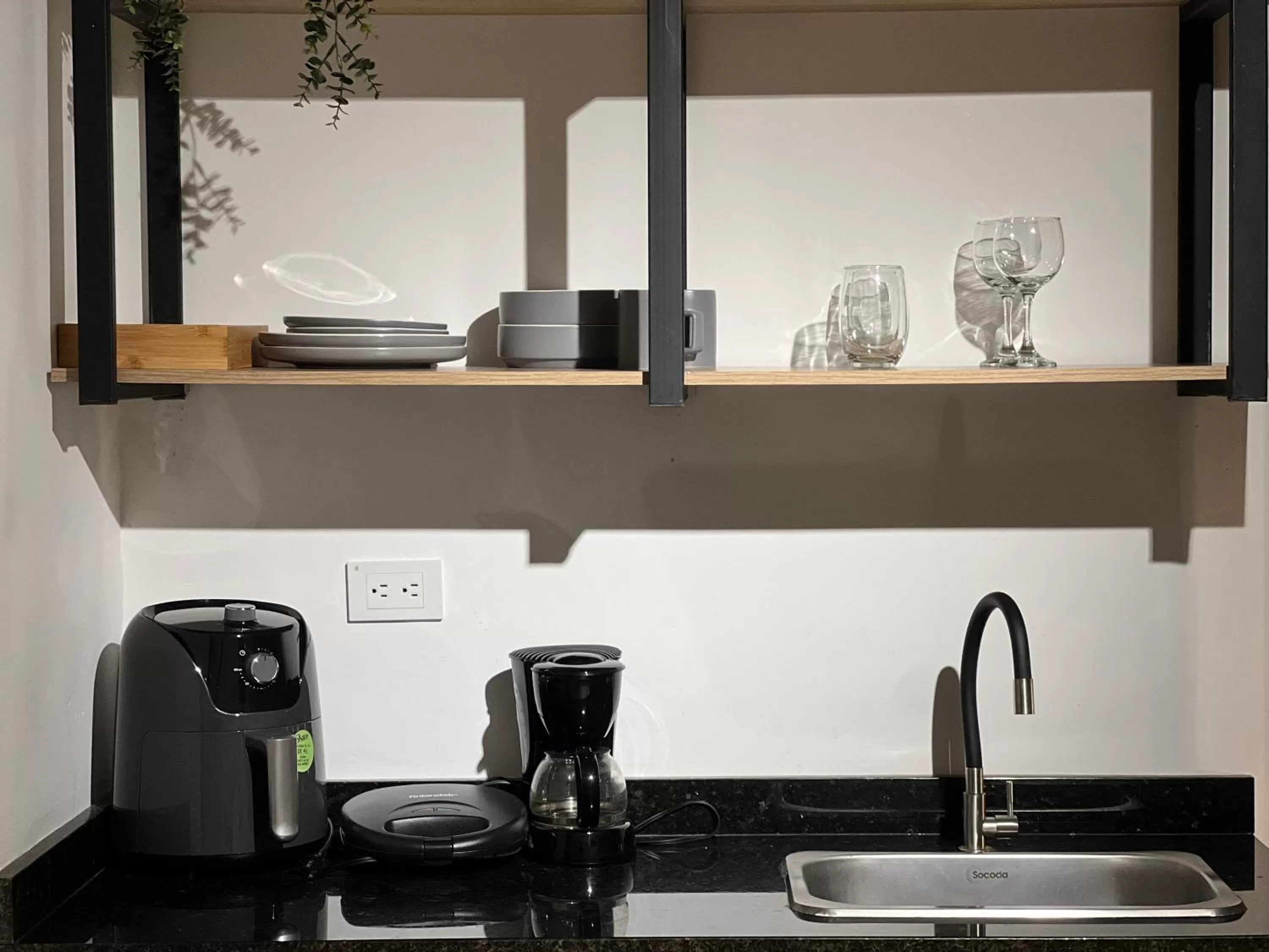 Coffee/tea facilities in HOTEL 9.5 SAN FERNANDO