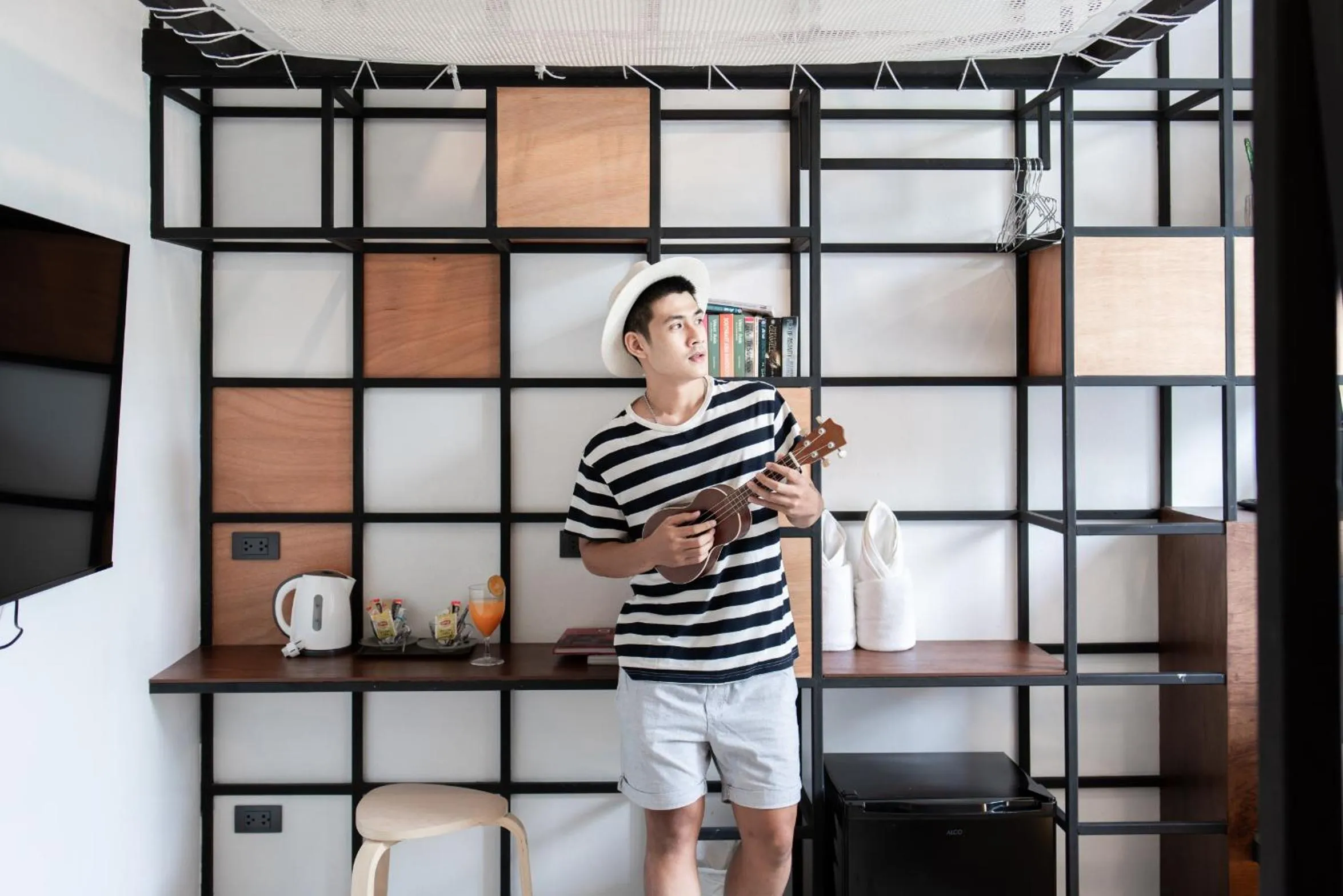 Property building in Book a Bed Poshtel - SHA Plus