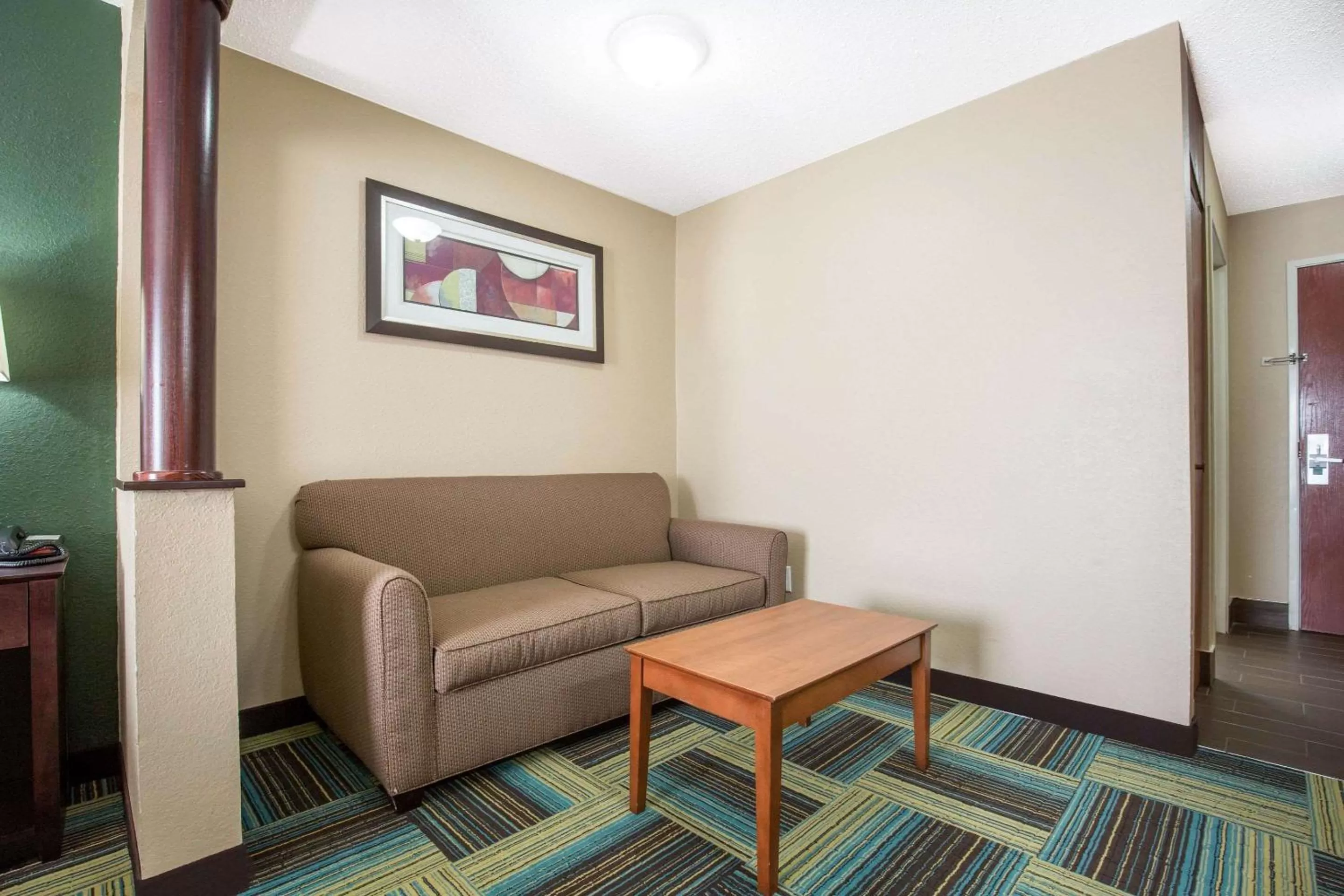 Photo of the whole room, Seating Area in Quality Inn & Suites Arnold