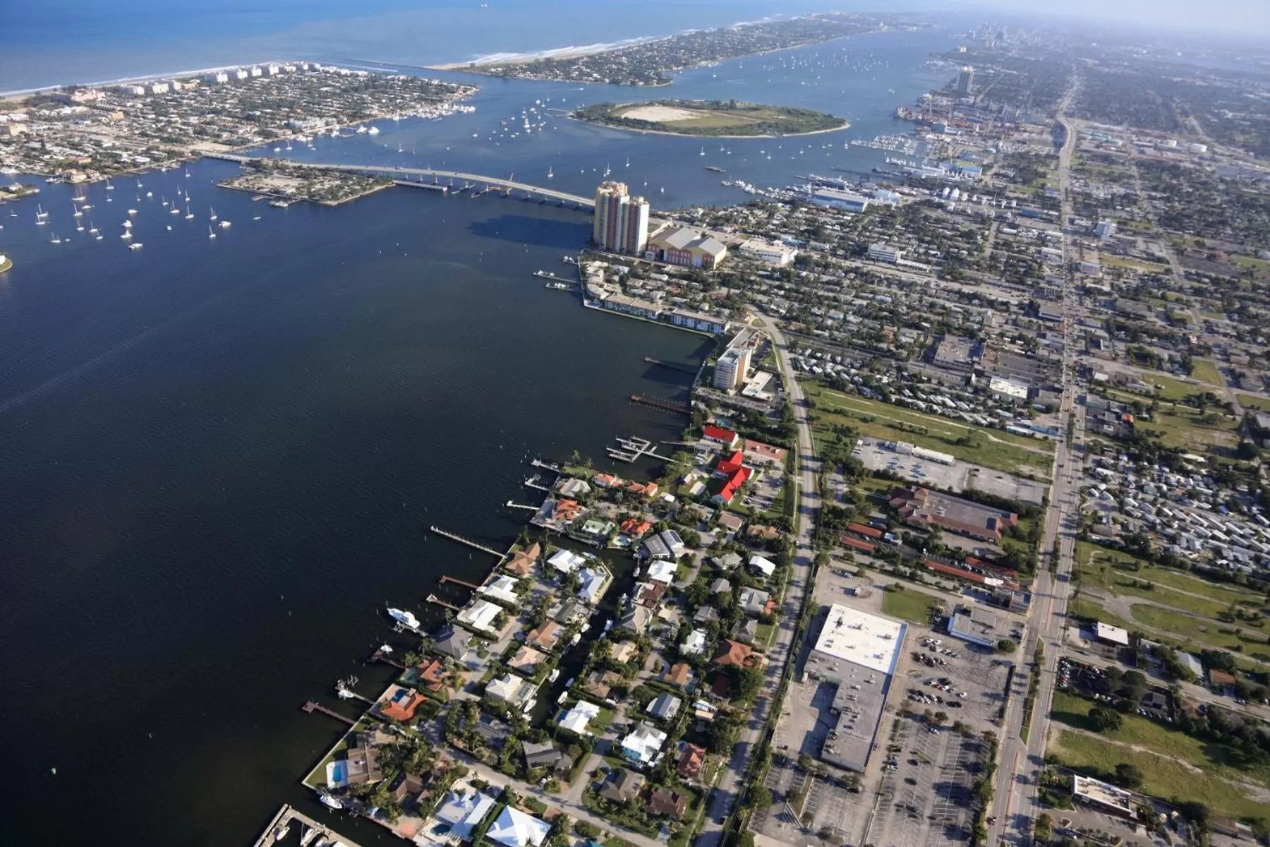 Bird's eye view in Travel Inn of Riviera Beach
