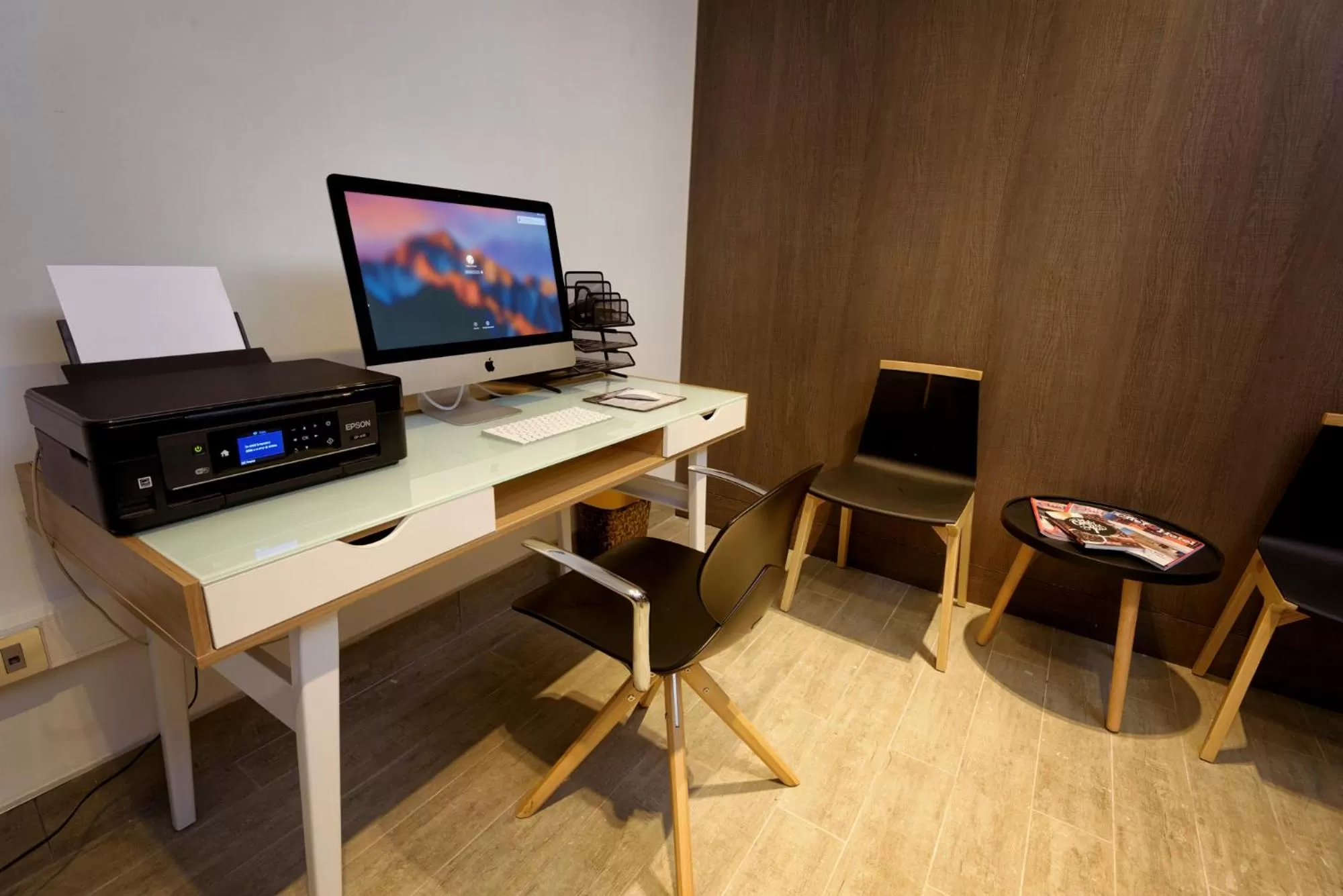 Communal lounge/ TV room in Radisson Hotel Curico