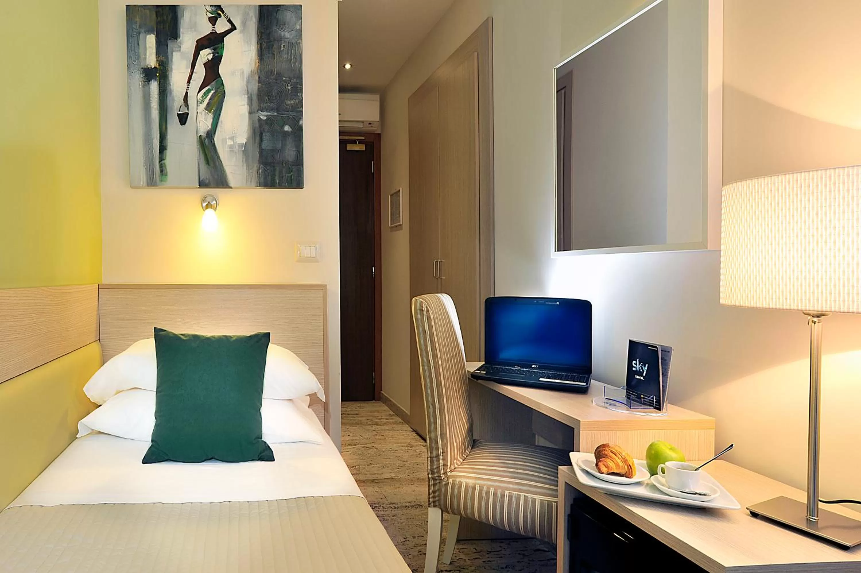 Photo of the whole room, Bed in Hotel Scott House