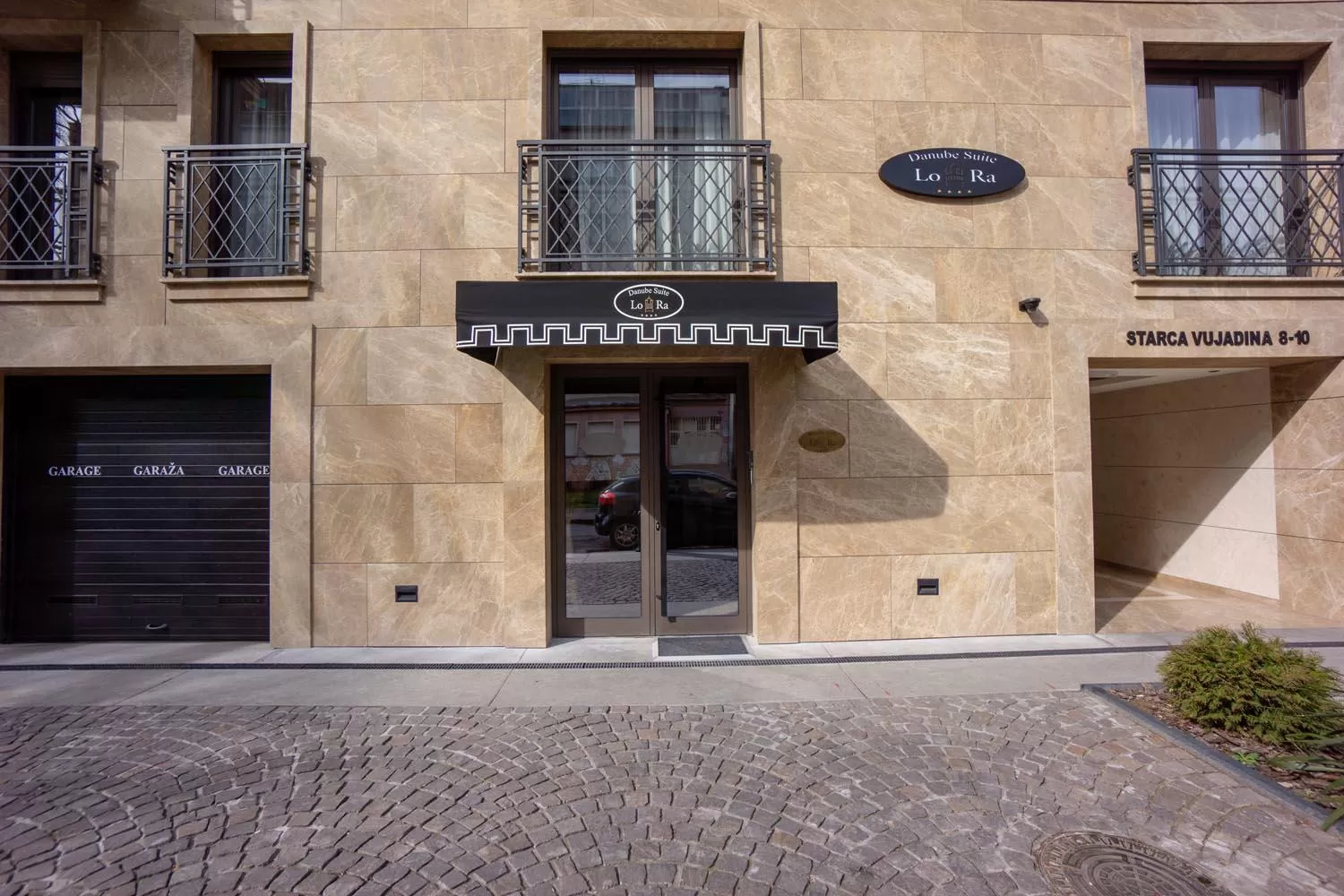 Facade/entrance in Hotel LoRa