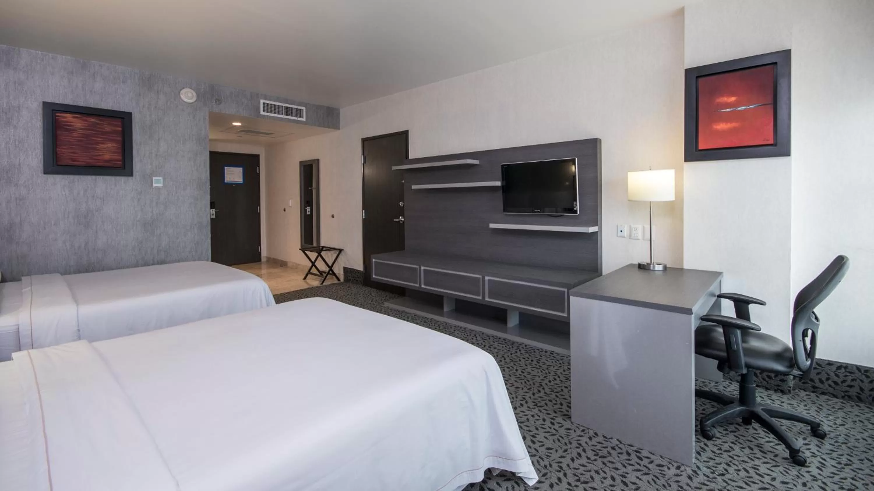 Bedroom, Bed in Holiday Inn Express & Suites Queretaro by IHG