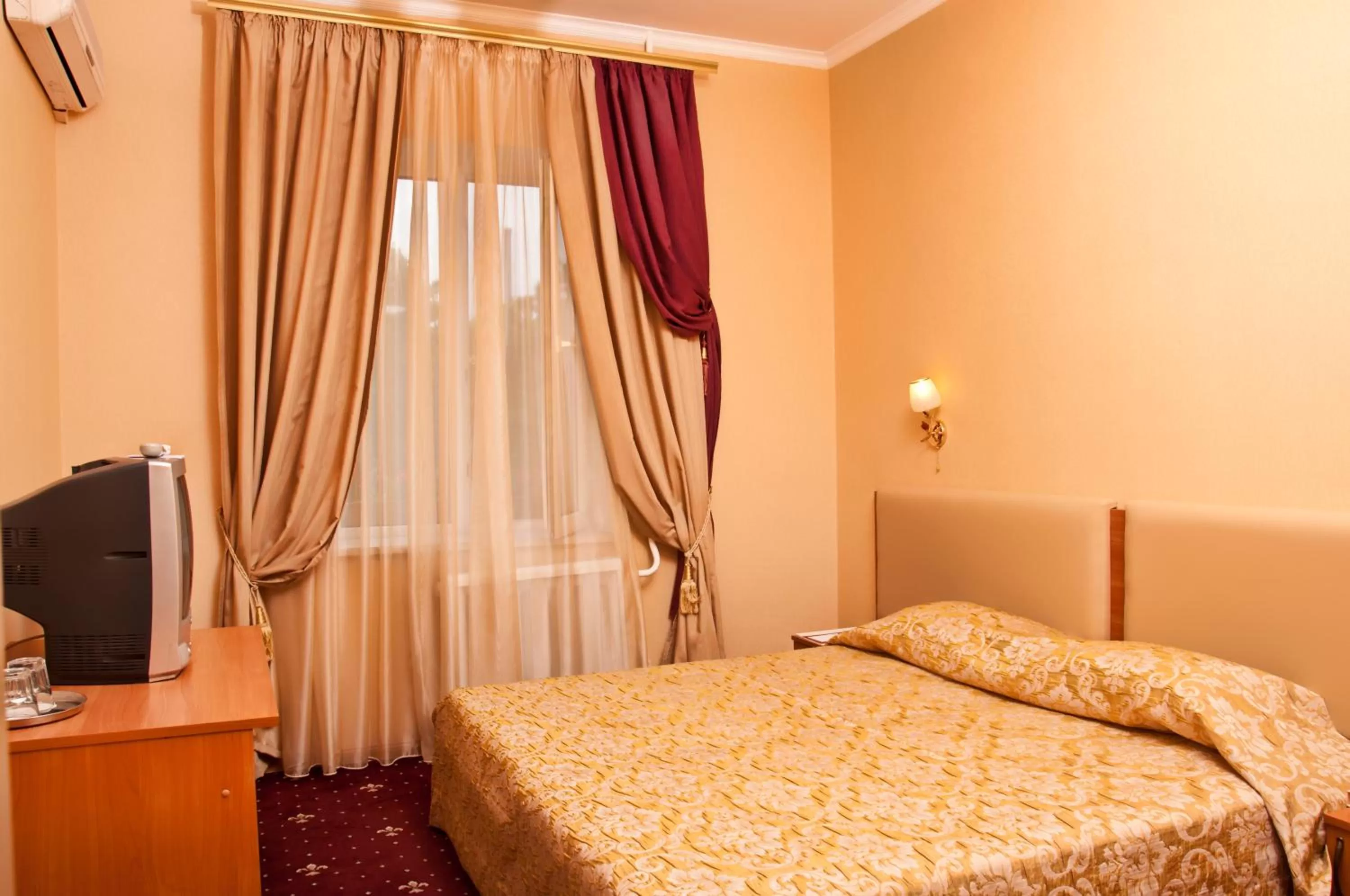 Day, Bed in Lermontovskiy Hotel