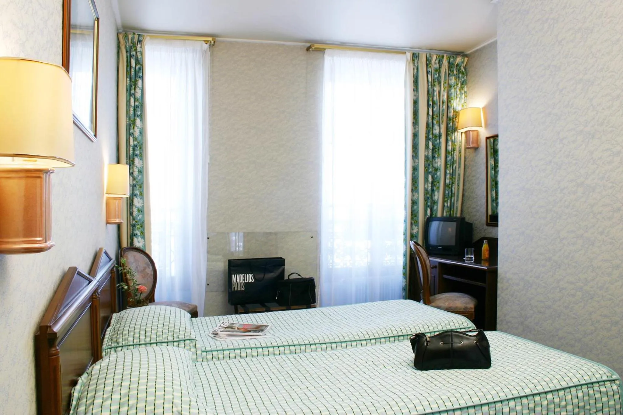 Day, Bed in Hotel Meslay Republique