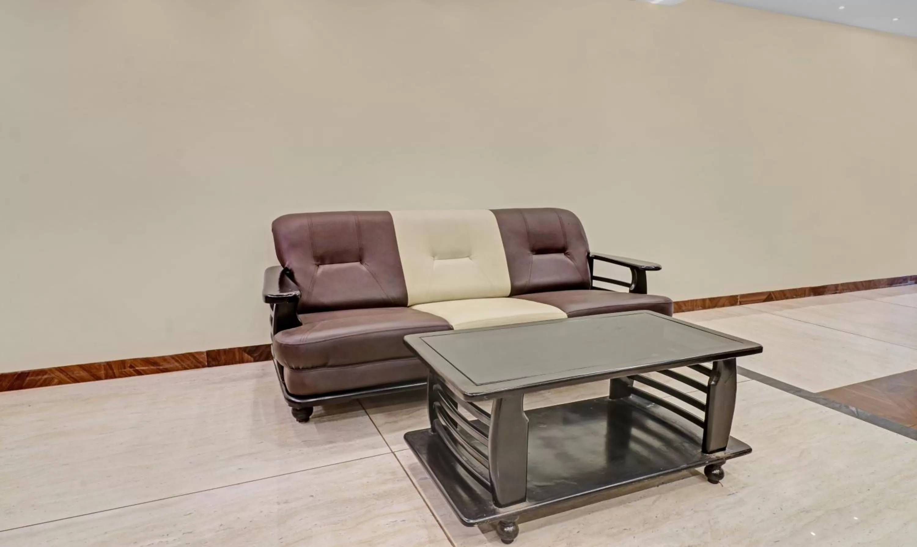 Seating Area in Itsy By Treebo - G Square