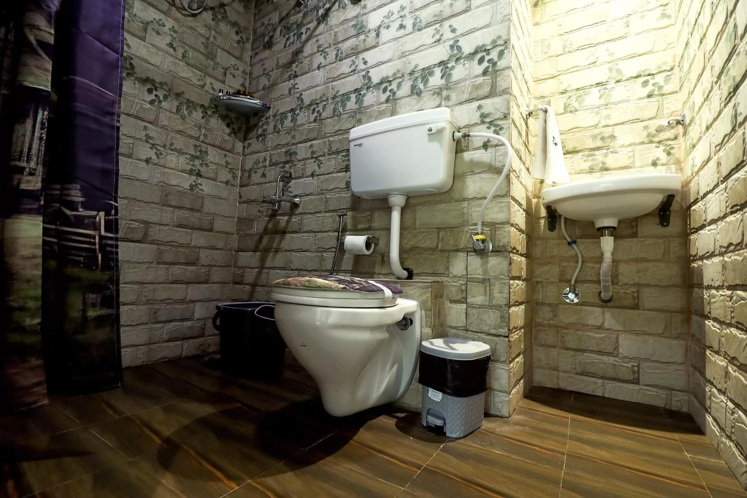 Shower, Bathroom in Hotel Greek Glory