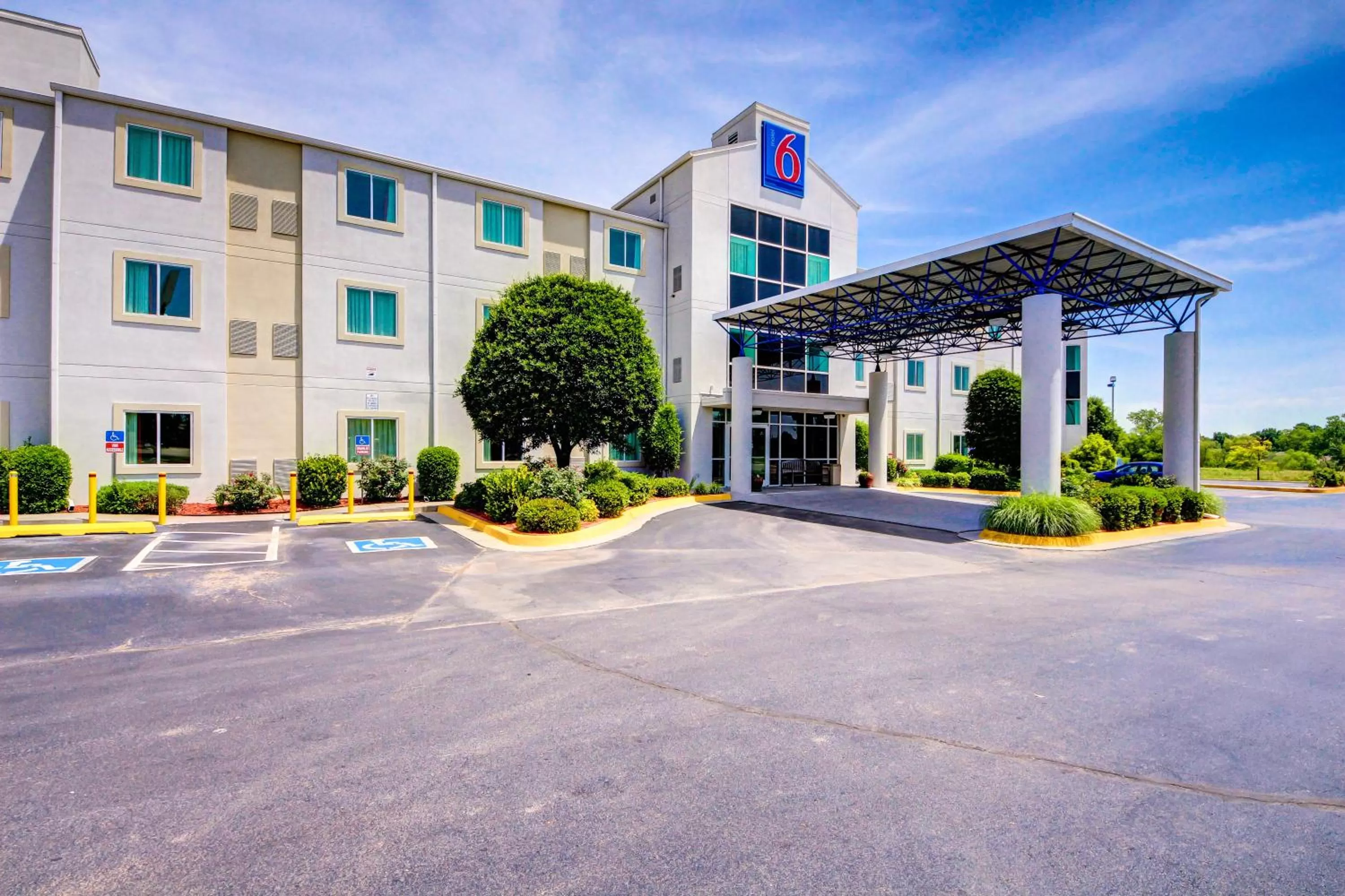Property building in Motel 6-El Reno, OK
