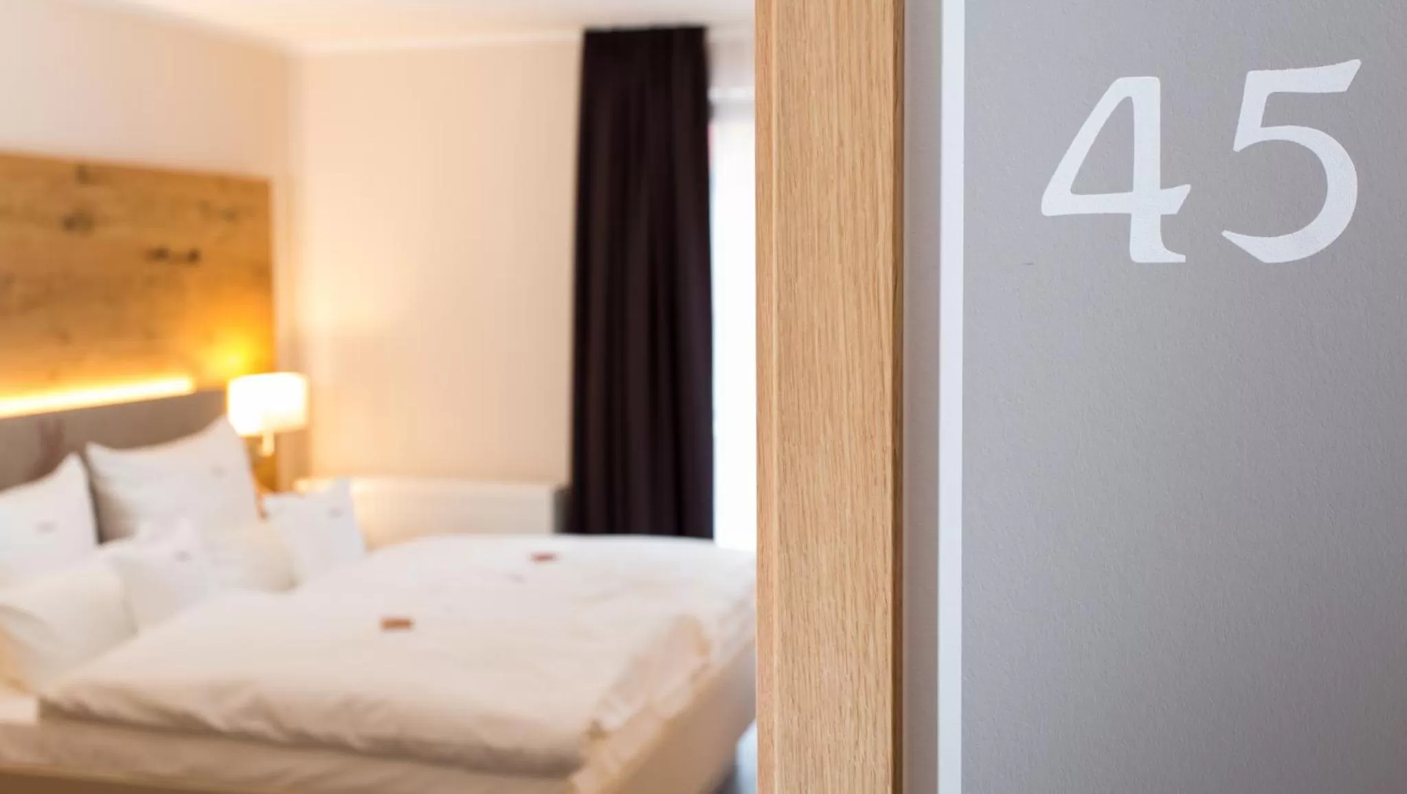 Photo of the whole room, Bed in Höger's Hotel & Restaurant