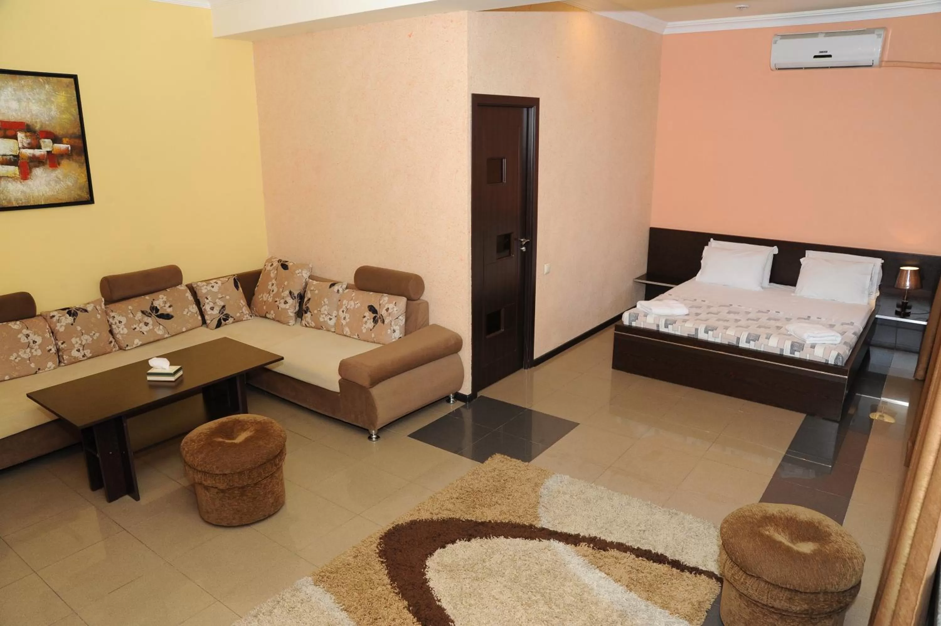 Photo of the whole room, Bed in Villa 29