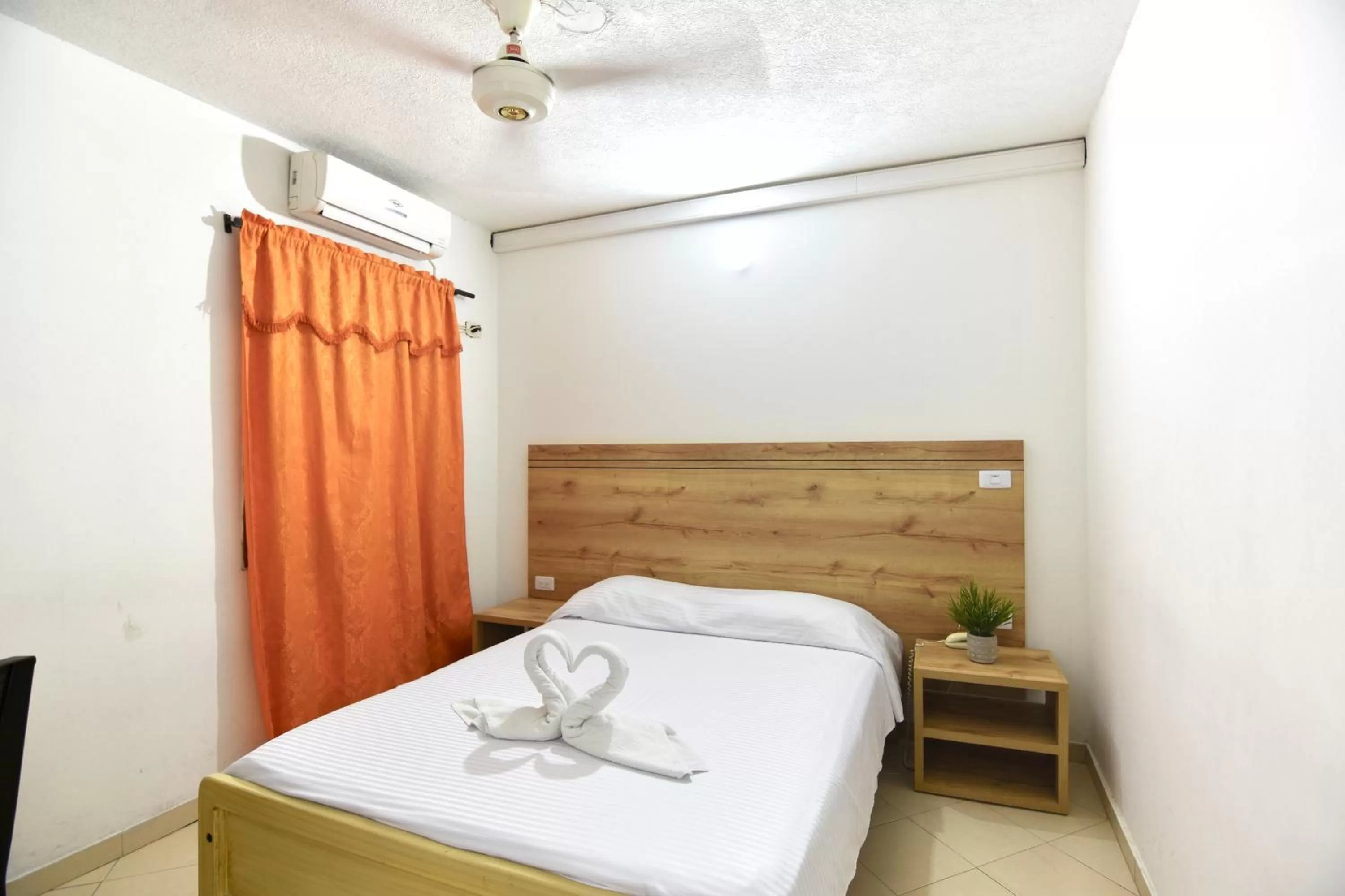 Bed in Hotel Comercial