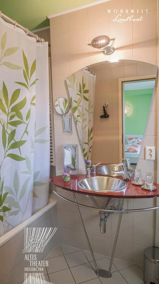 Bathroom in HOTEL ALTES THEATER Heilbronn