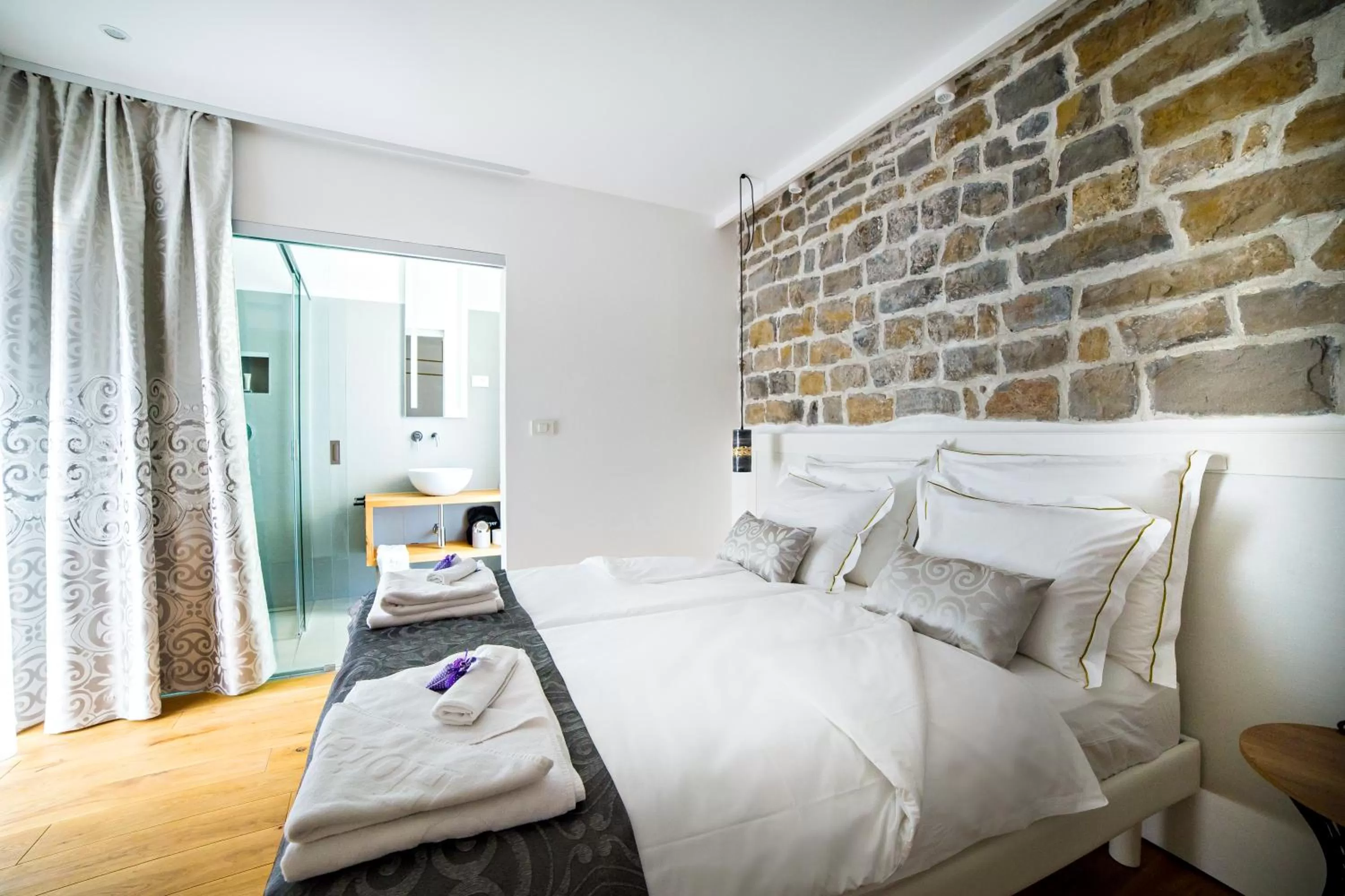 Photo of the whole room, Bed in MEMENTO B&B Piran