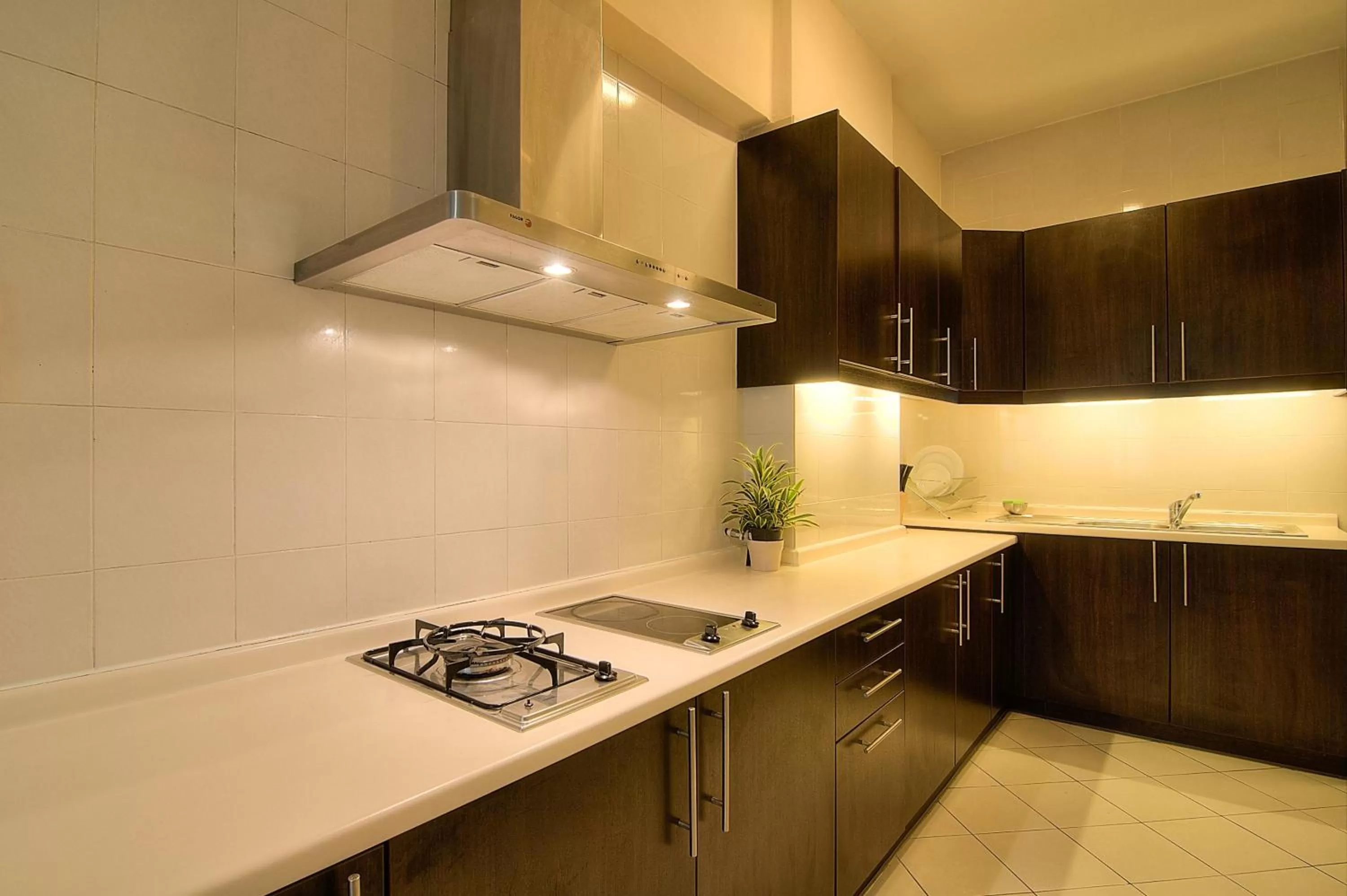 Kitchen or kitchenette in Wedgewood Residences
