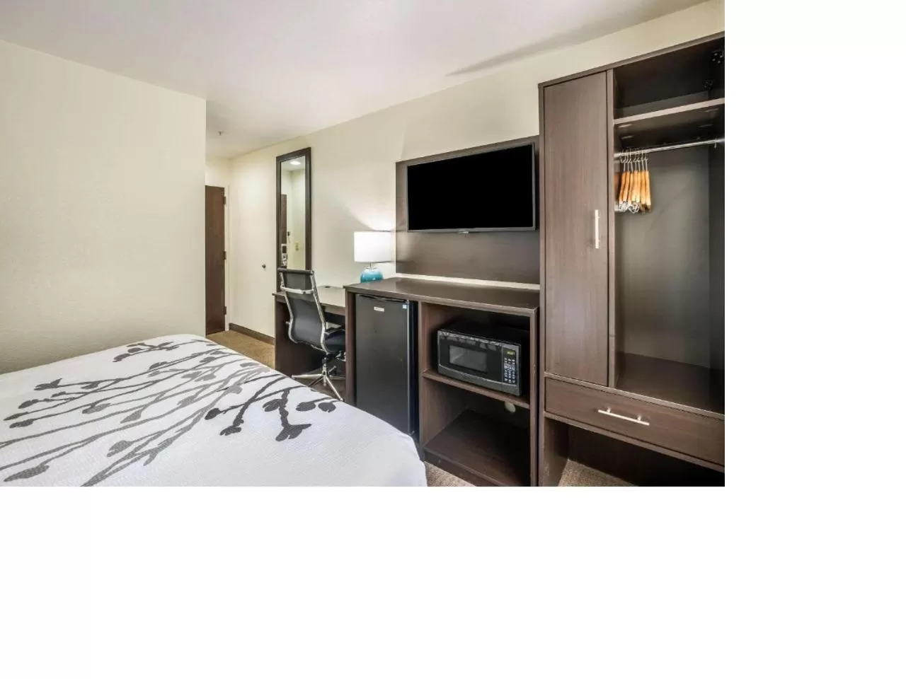 Bed in Sleep Inn & Suites Tallahassee-Capitol