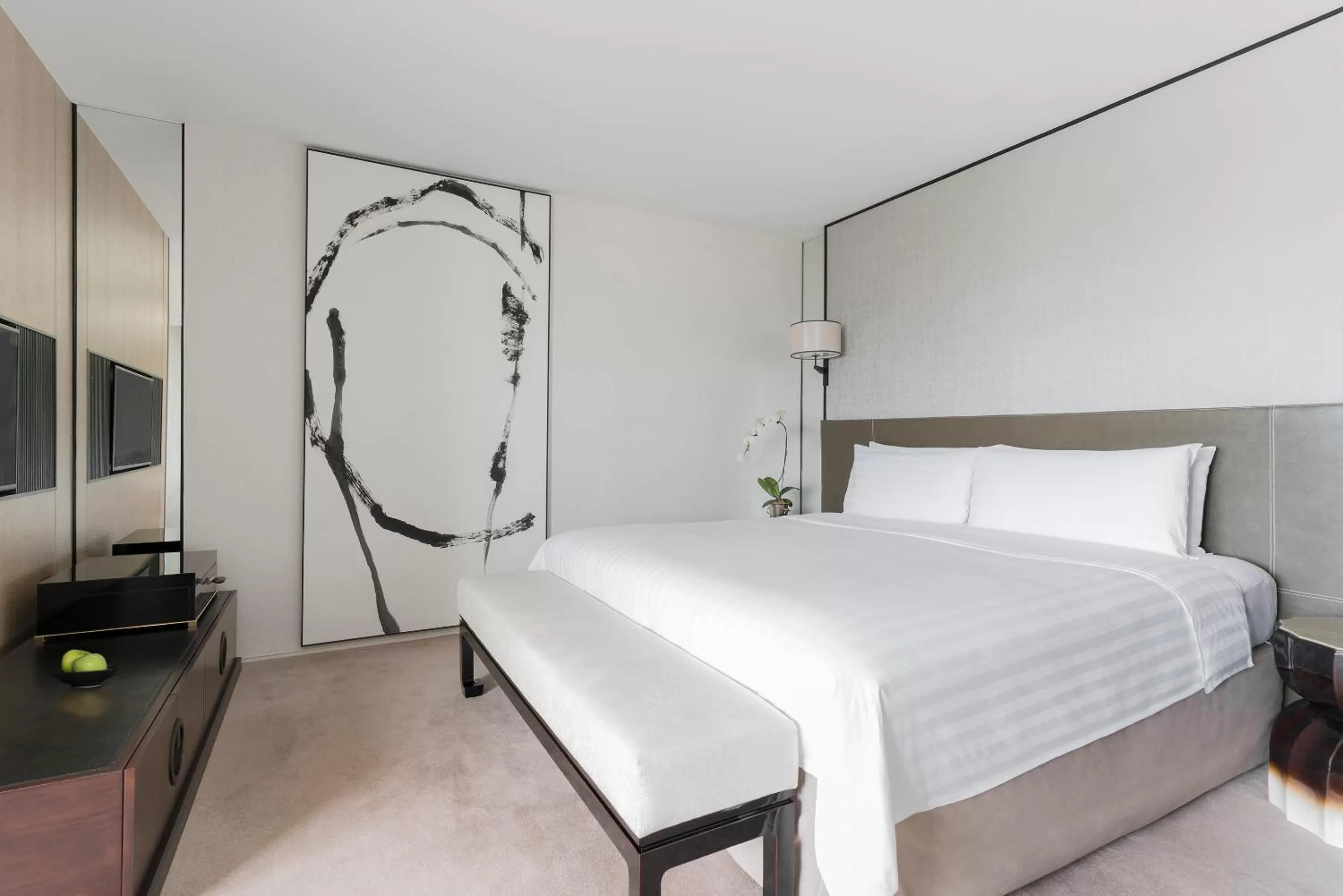 Day, Bed in Shangri-La Singapore