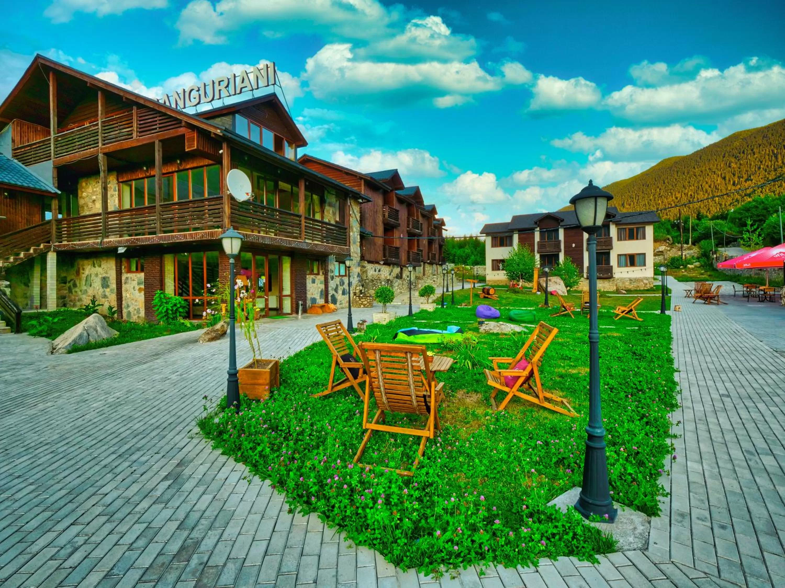 Patio in Hotel Banguriani