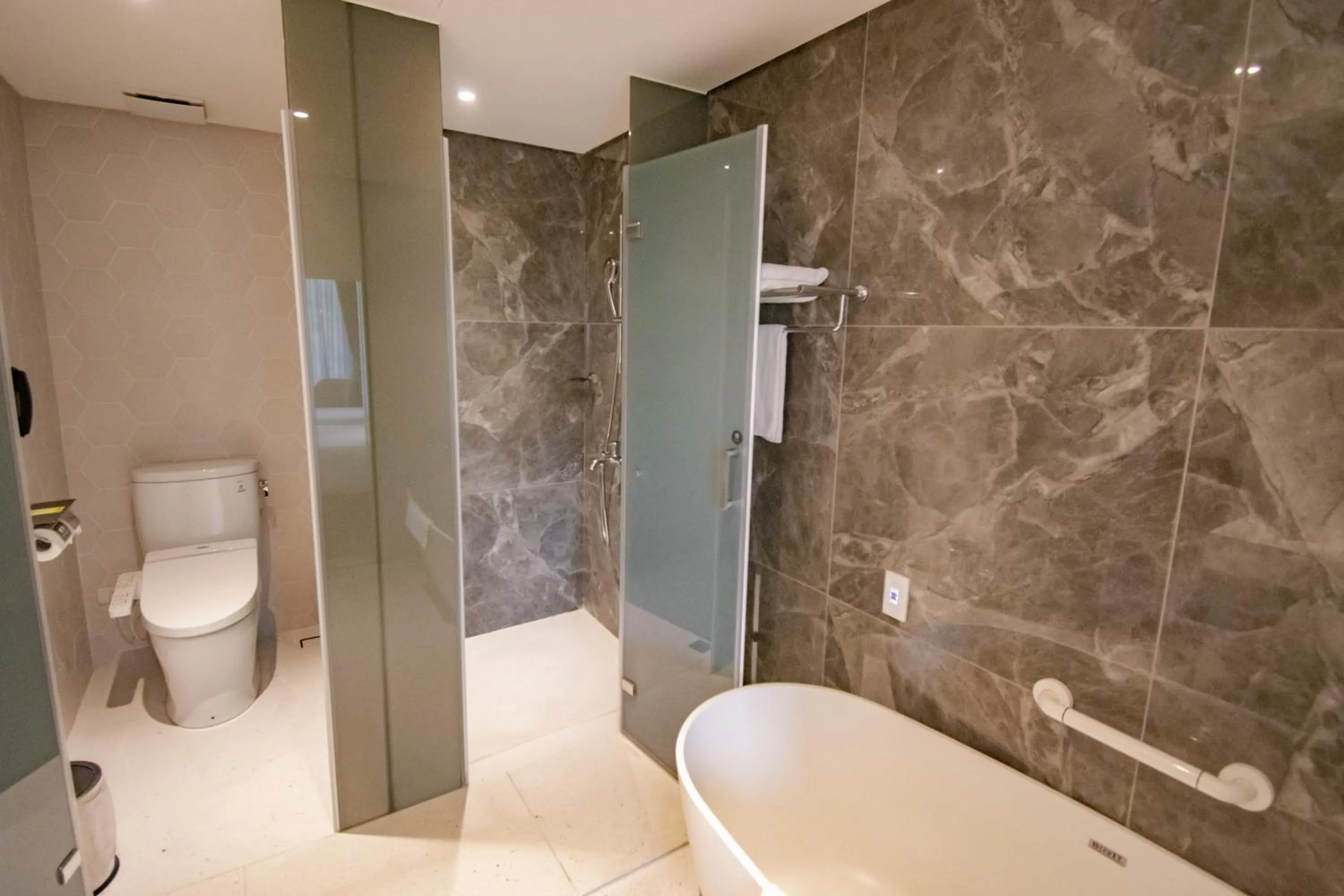 Toilet in Golden Tulip FAB Hotel New Taipei