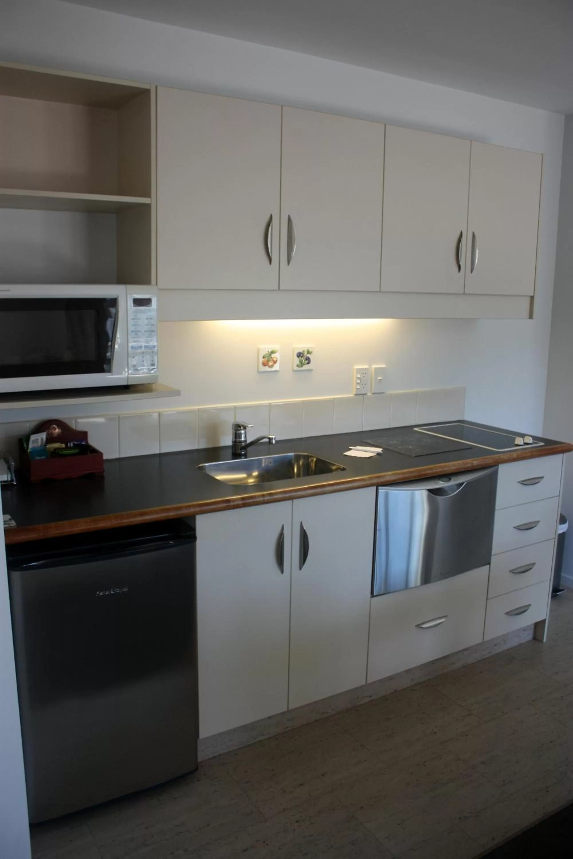 Kitchen or kitchenette in Cedar Grove Motor Lodge