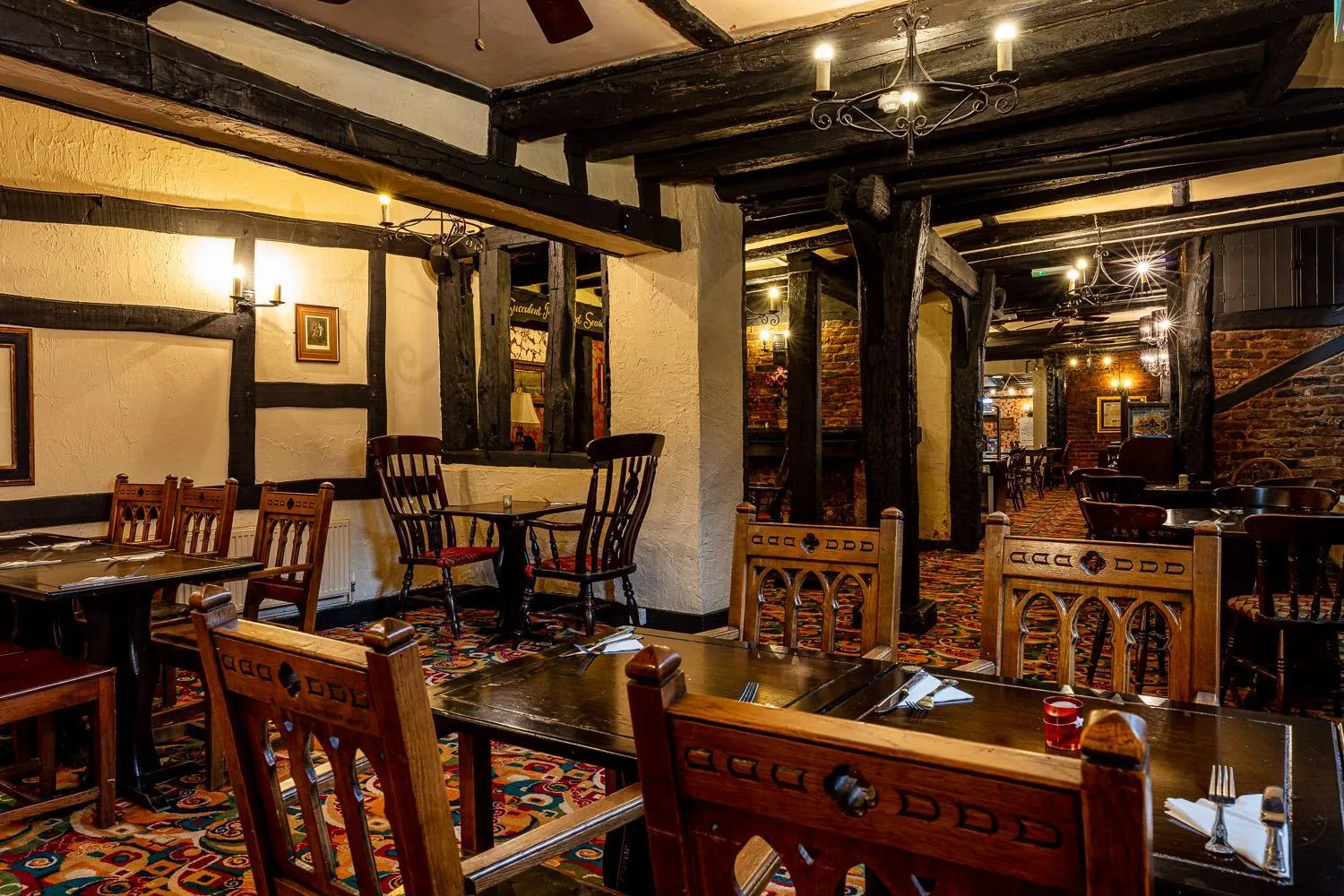 Restaurant/places to eat in The New Inn by Roomsbooked