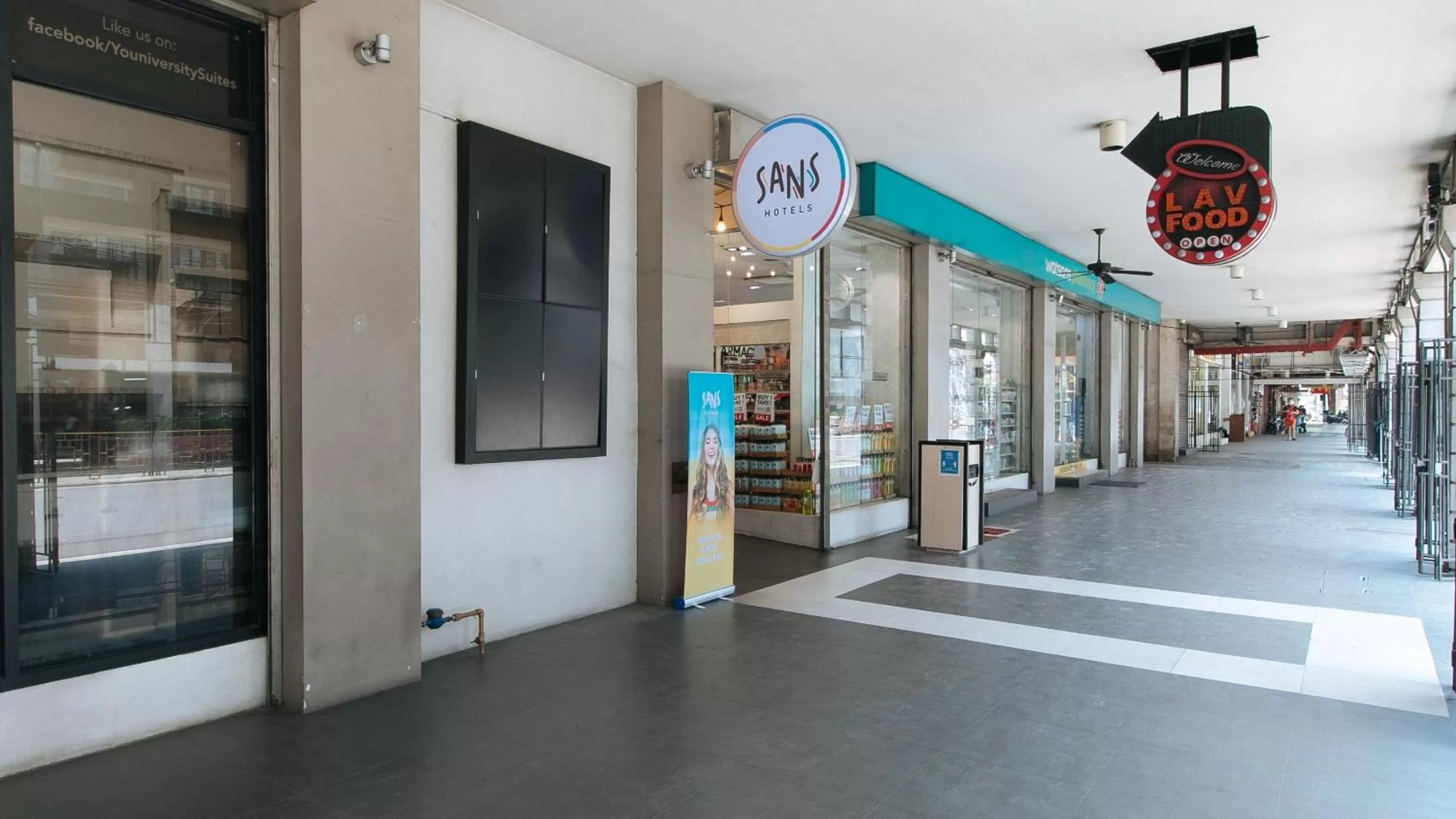 Facade/entrance in Sans Hotel Laperal Manila