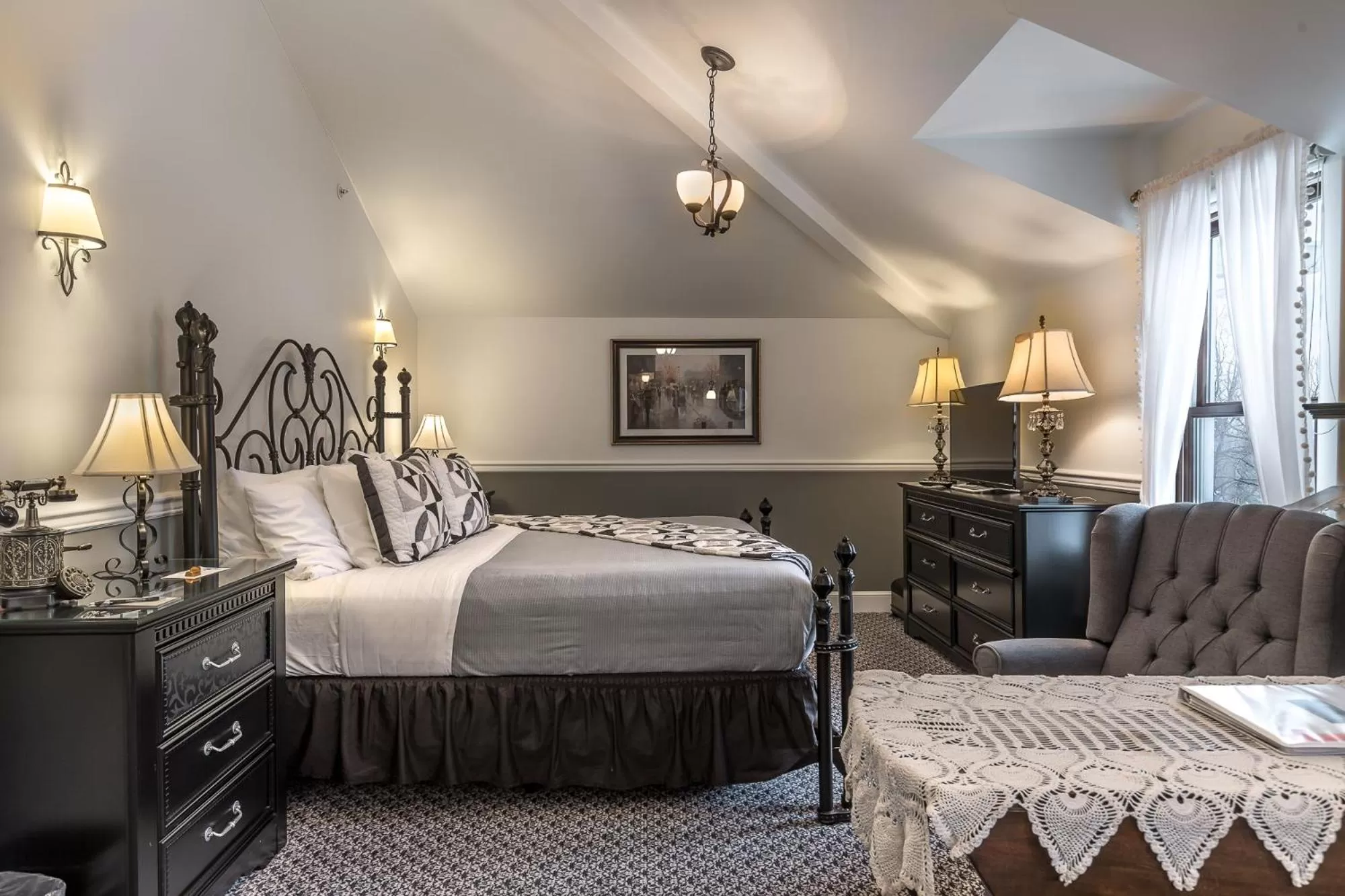 Bed in Steele Mansion Inn & Gathering Hub