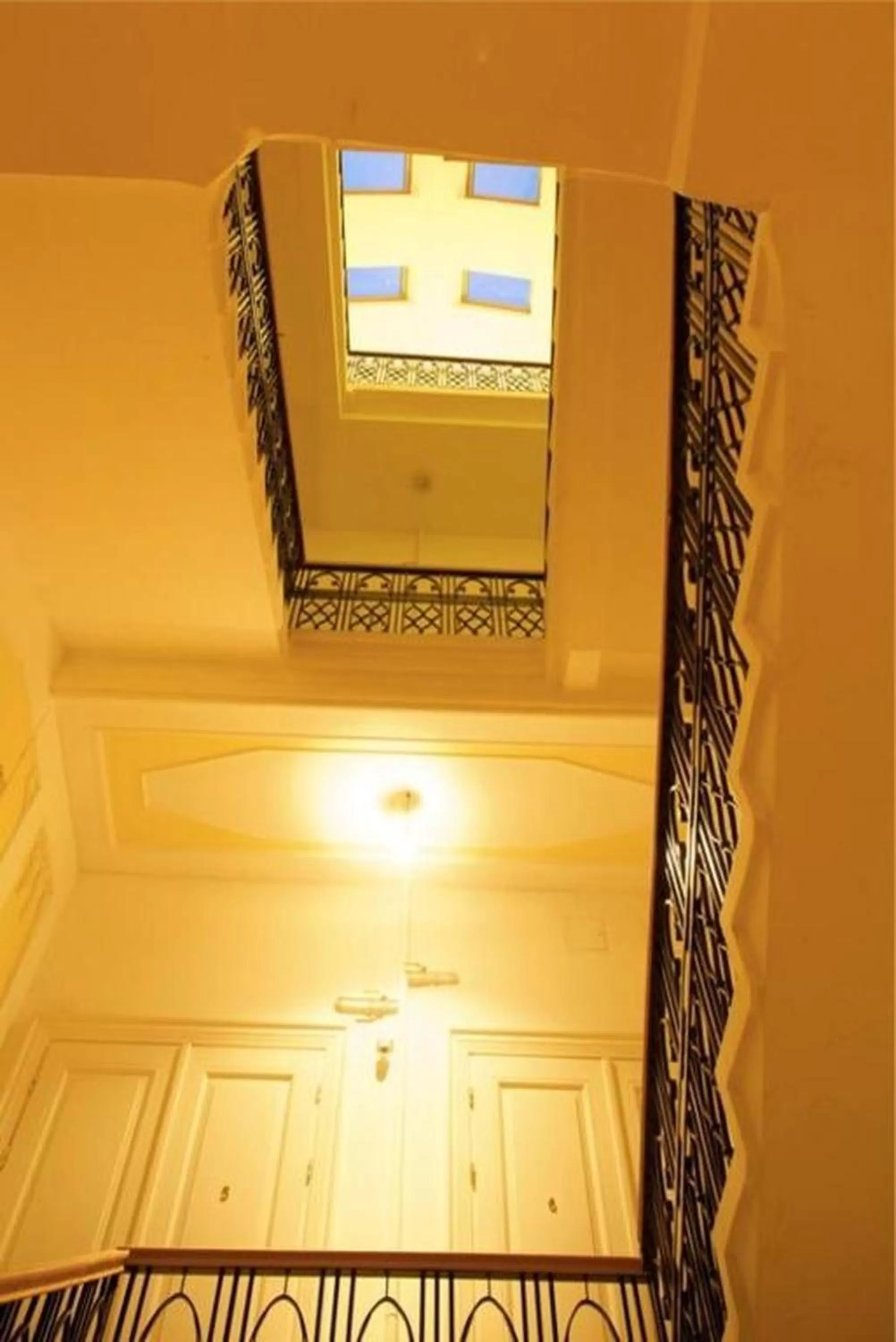 Mini-Hotel Under The Roof