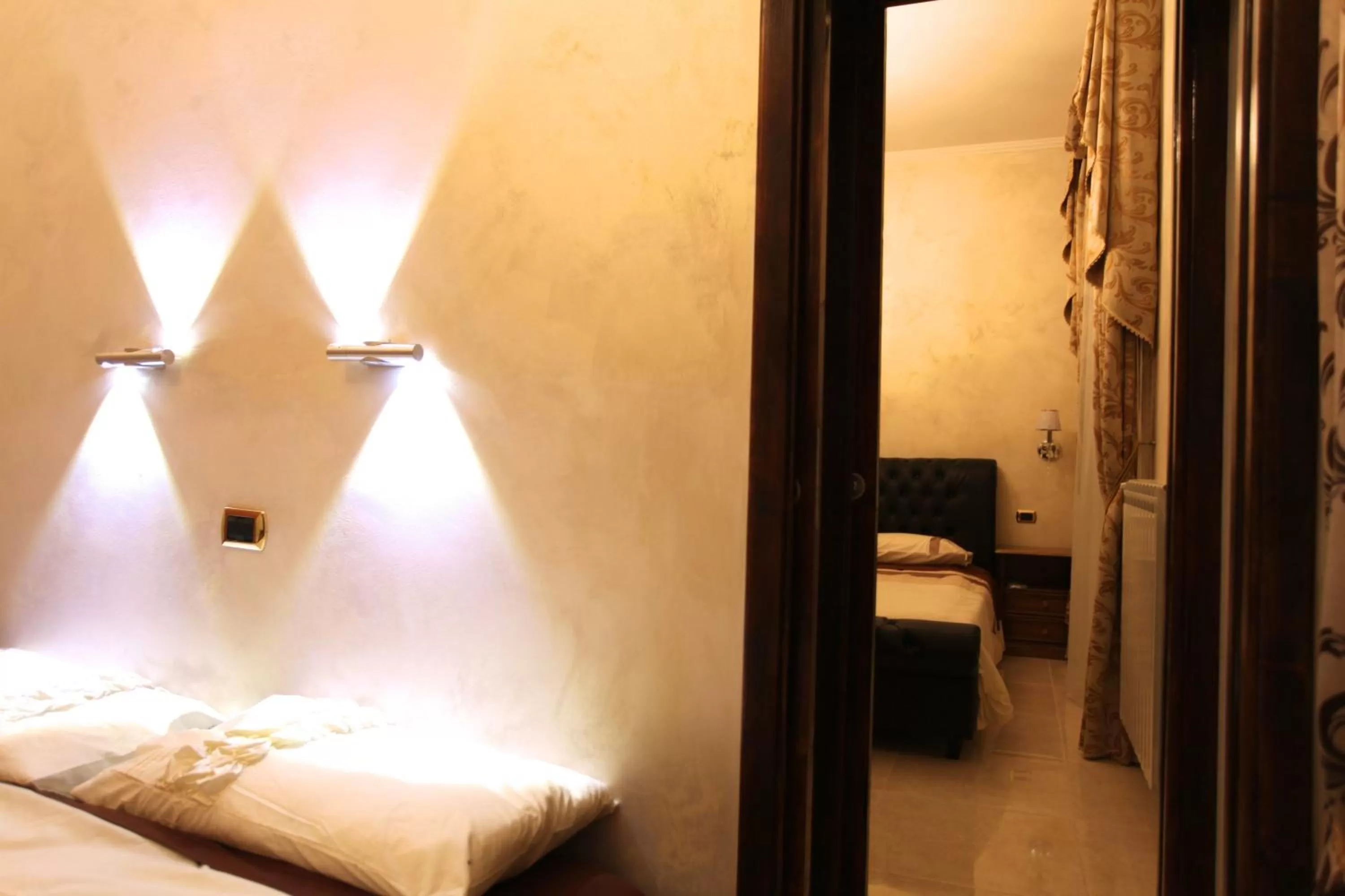 Decorative detail, Bed in B&B Roma Royal Residence