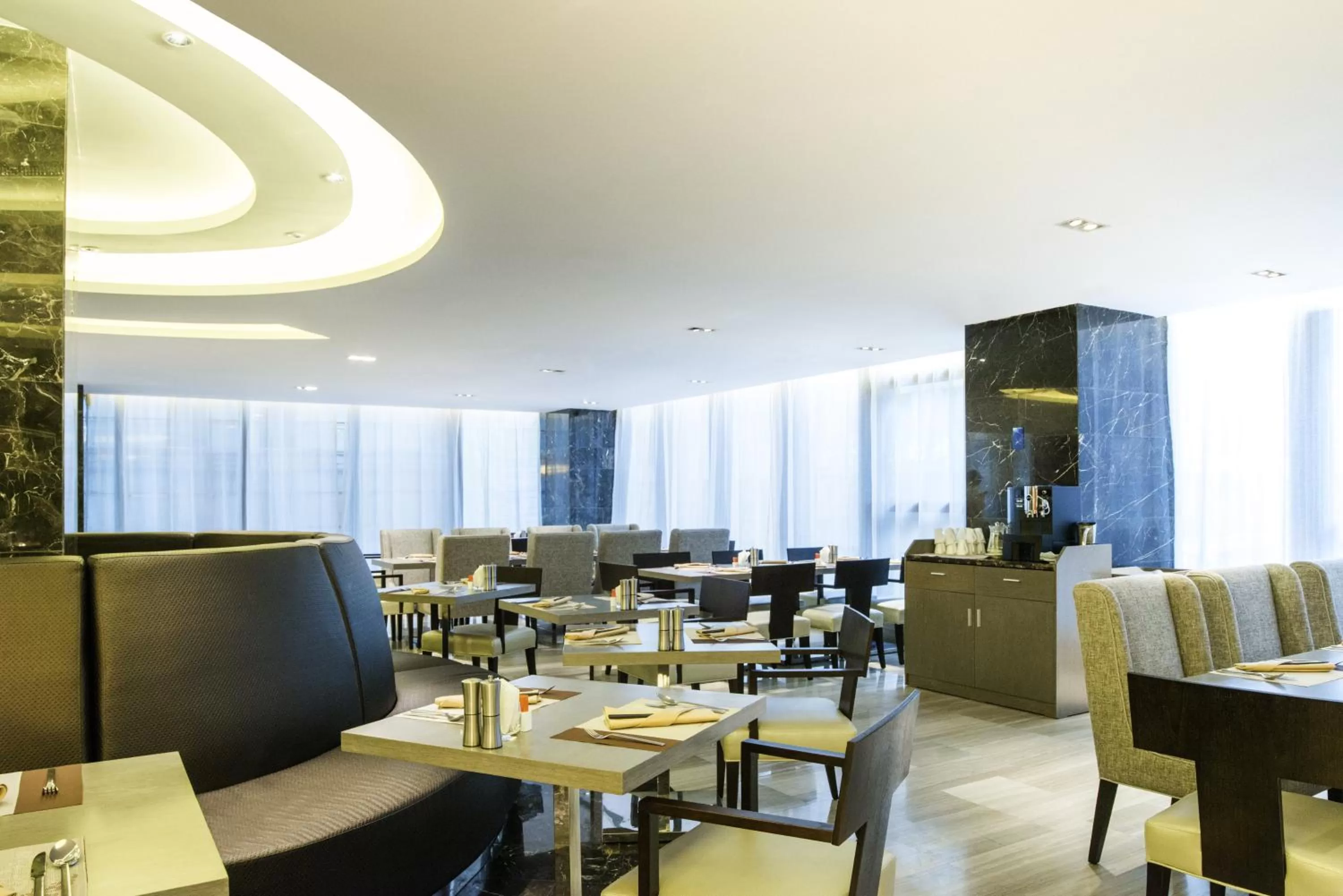 Restaurant/places to eat in Novotel Nanjing Central