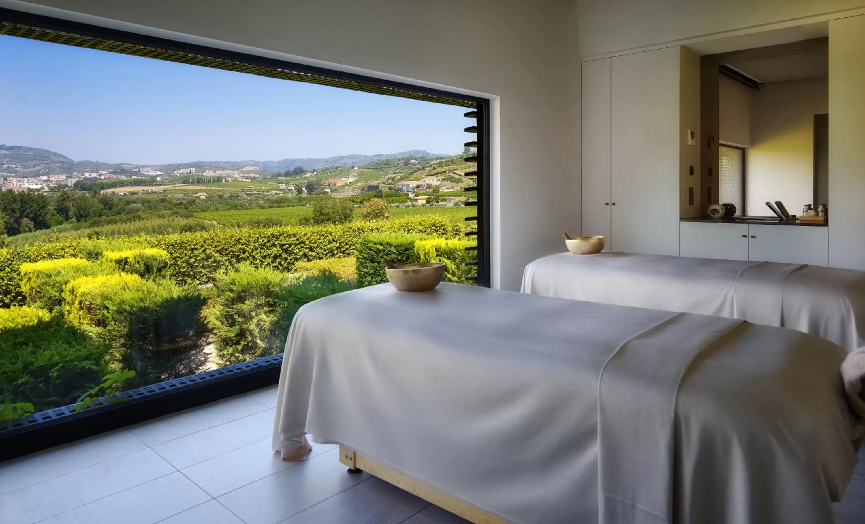 Massage, Bed in Six Senses Douro Valley