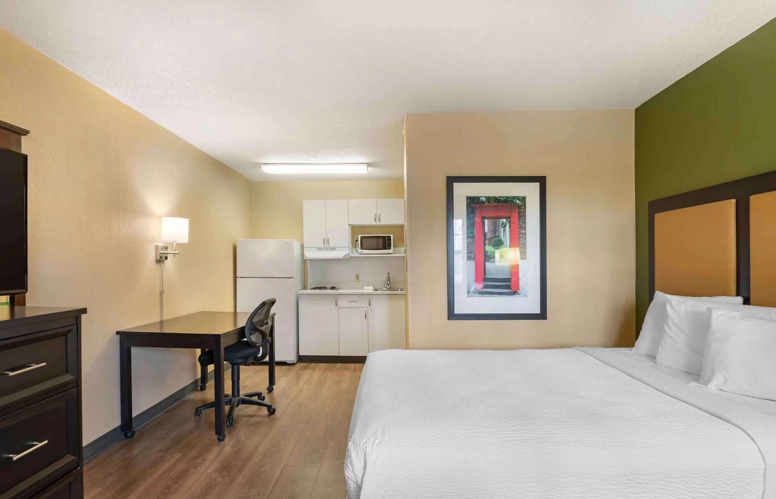 Bedroom, Bed in Extended Stay America Select Suites - Newport News - Oyster Point