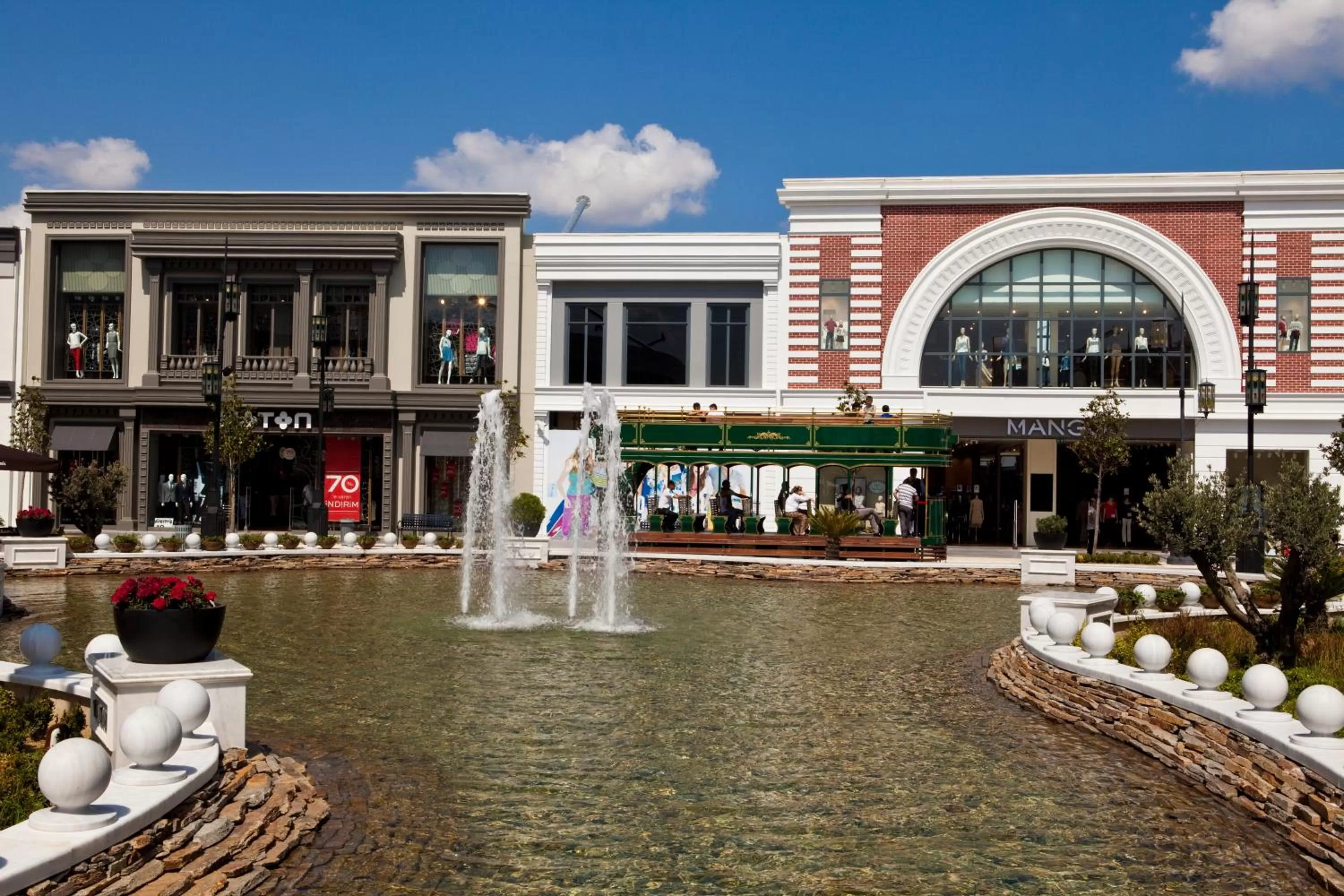 On-site shops in Vialand Palace Hotel
