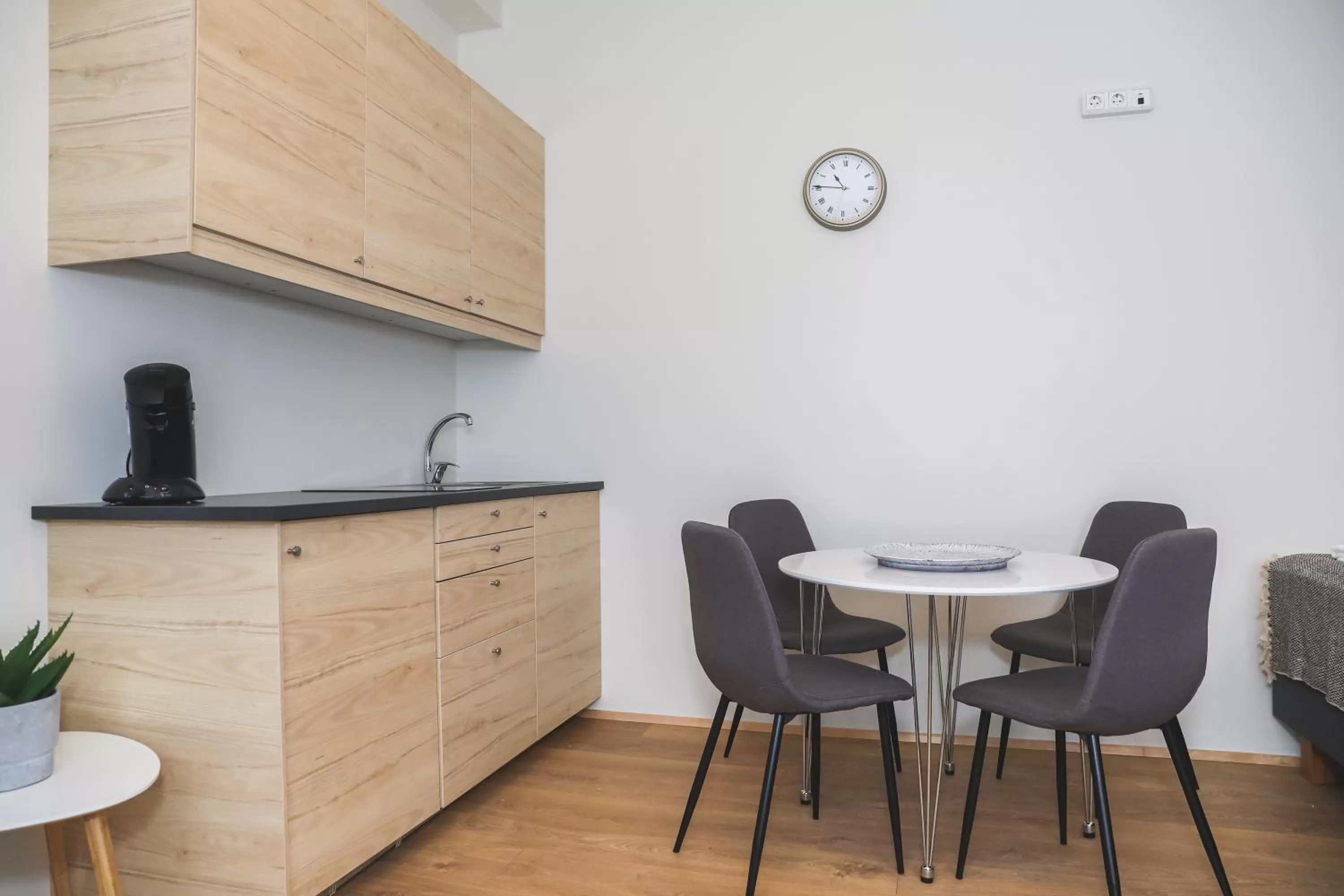 Kitchen or kitchenette in E18 Apartments